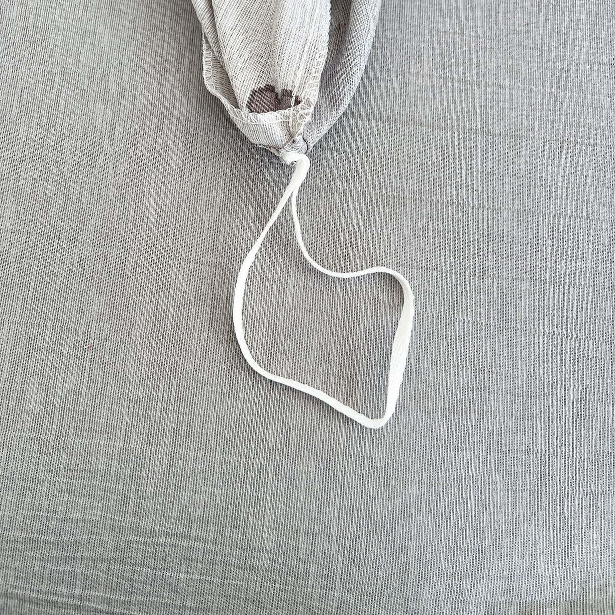 91家纺网 家纺一手货源 找家纺 弗苓家纺 2026春季新款高克重加厚色织提花四件套 爱心灰