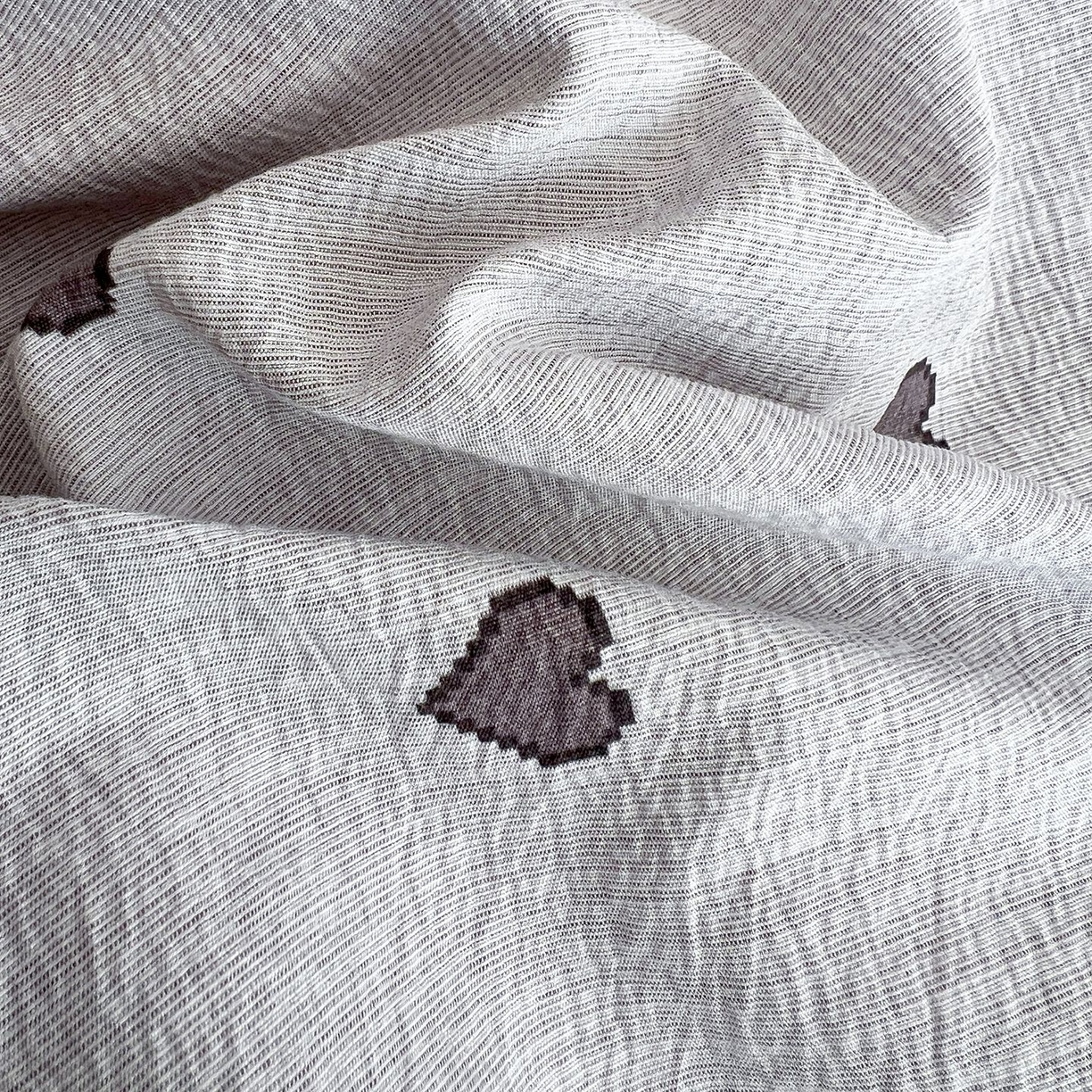 91家纺网 家纺一手货源 找家纺 弗苓家纺 2026春季新款高克重加厚色织提花四件套 爱心灰