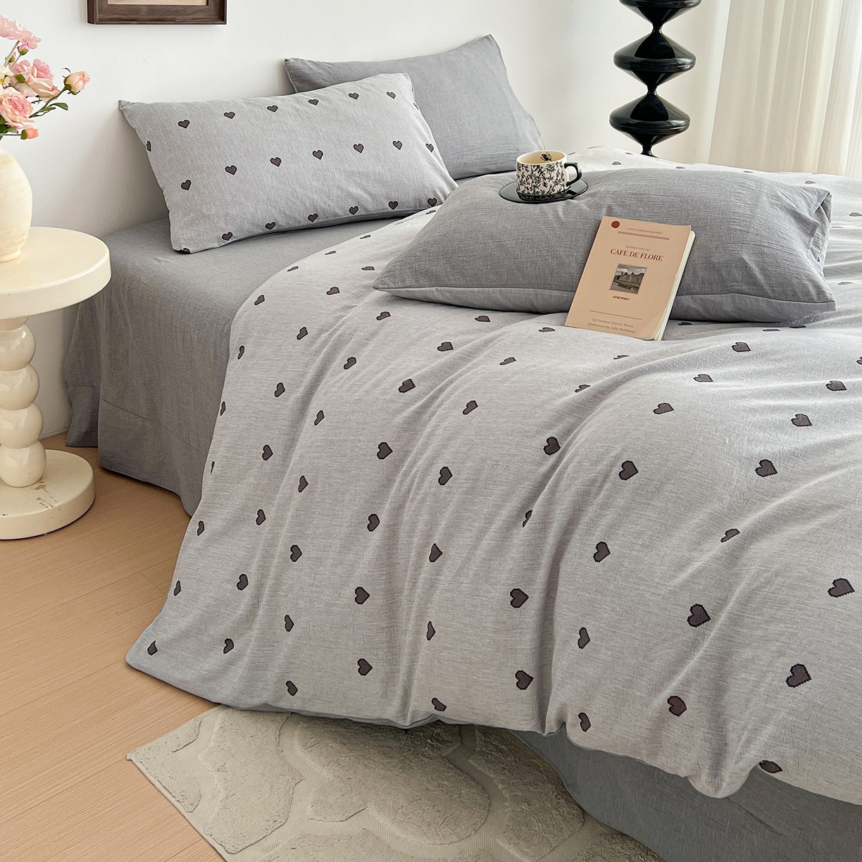 91家纺网 家纺一手货源 找家纺 弗苓家纺 2026春季新款高克重加厚色织提花四件套 爱心灰