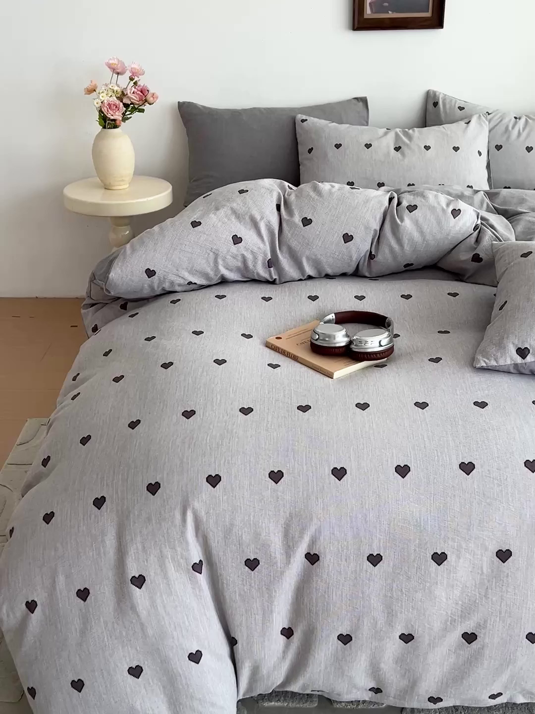 91家纺网 家纺一手货源 找家纺 弗苓家纺 2026春季新款高克重加厚色织提花四件套 爱心灰