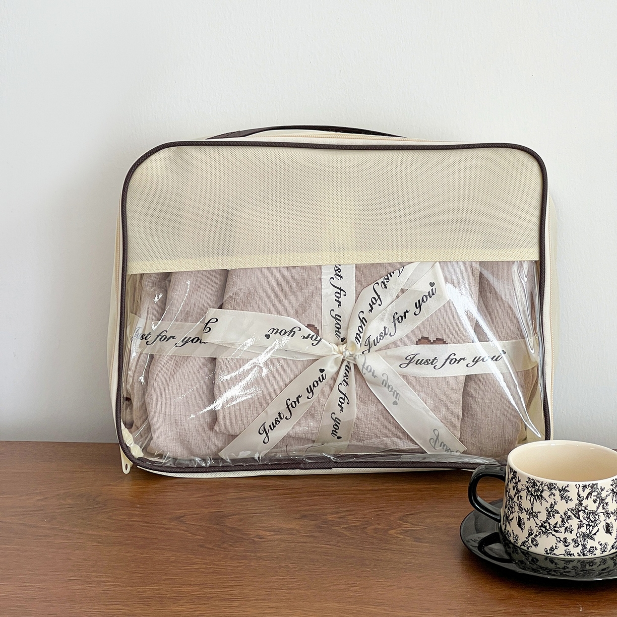 91家纺网 家纺一手货源 找家纺 弗苓家纺 2026春季新款高克重加厚色织提花四件套 爱心咖