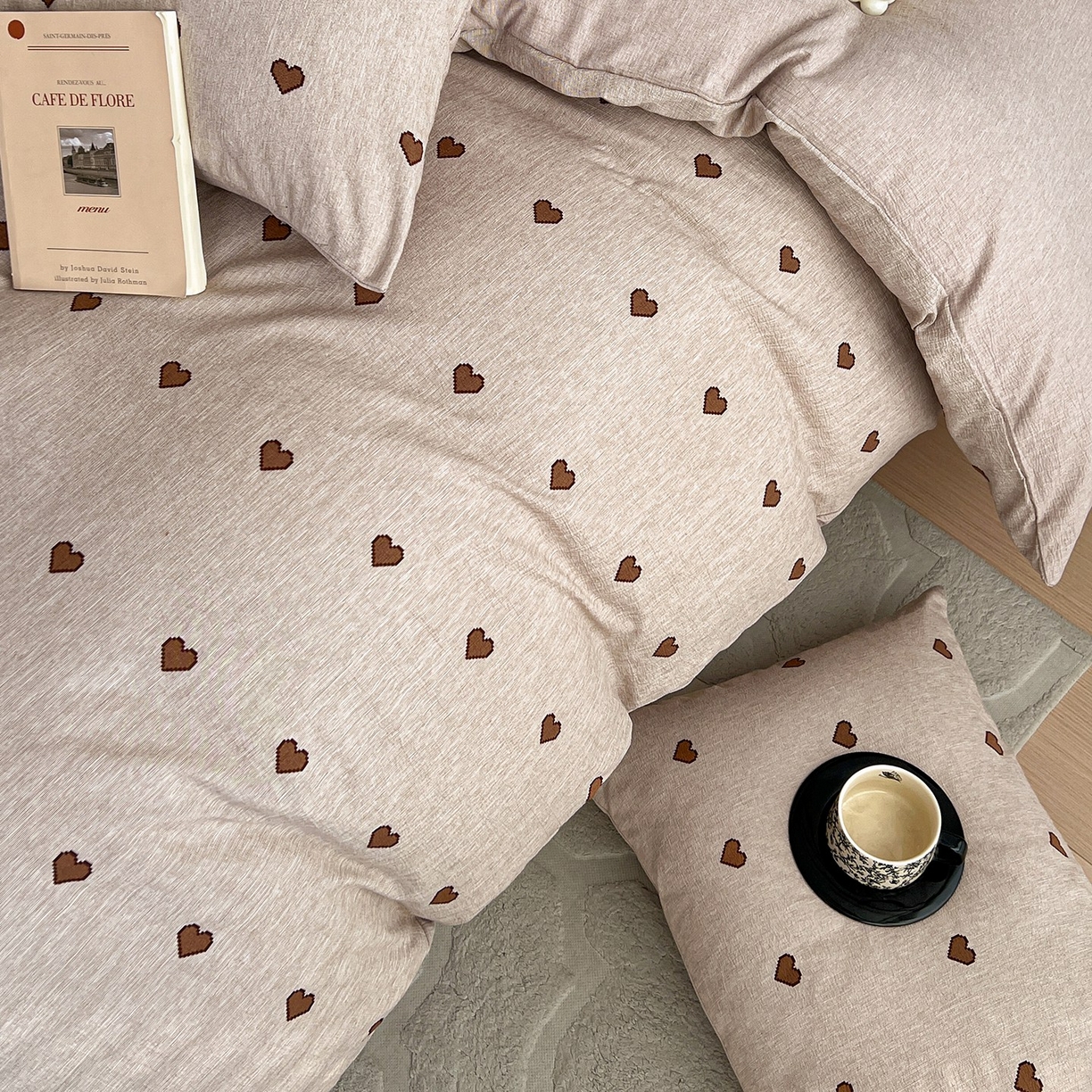 91家纺网 家纺一手货源 找家纺 弗苓家纺 2026春季新款高克重加厚色织提花四件套 爱心咖