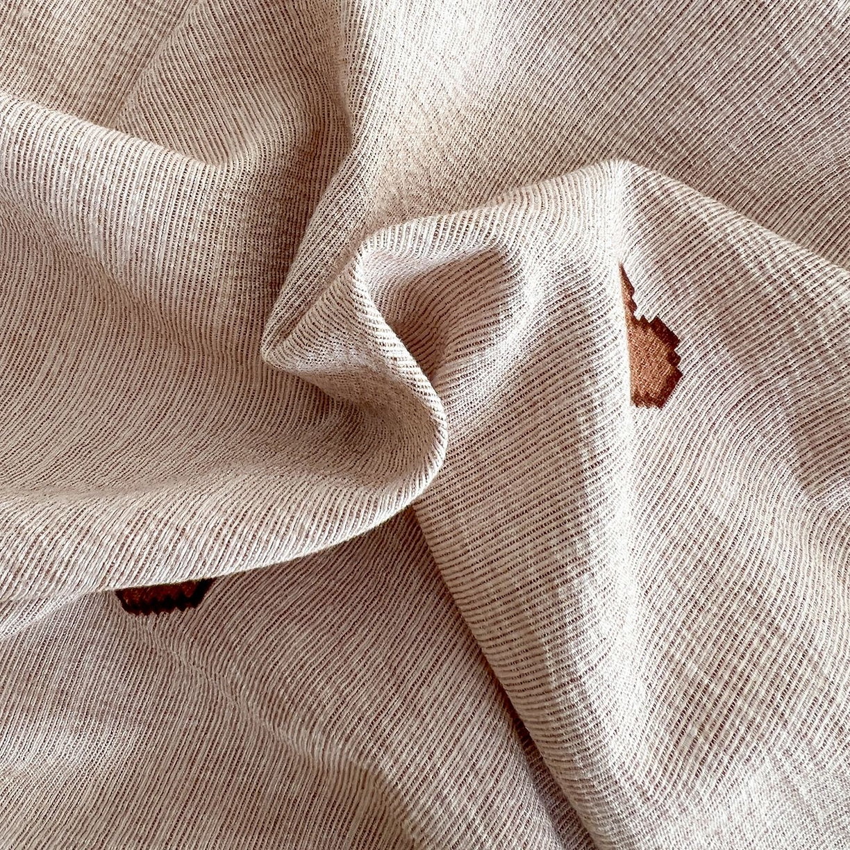 91家纺网 家纺一手货源 找家纺 弗苓家纺 2026春季新款高克重加厚色织提花四件套 爱心咖