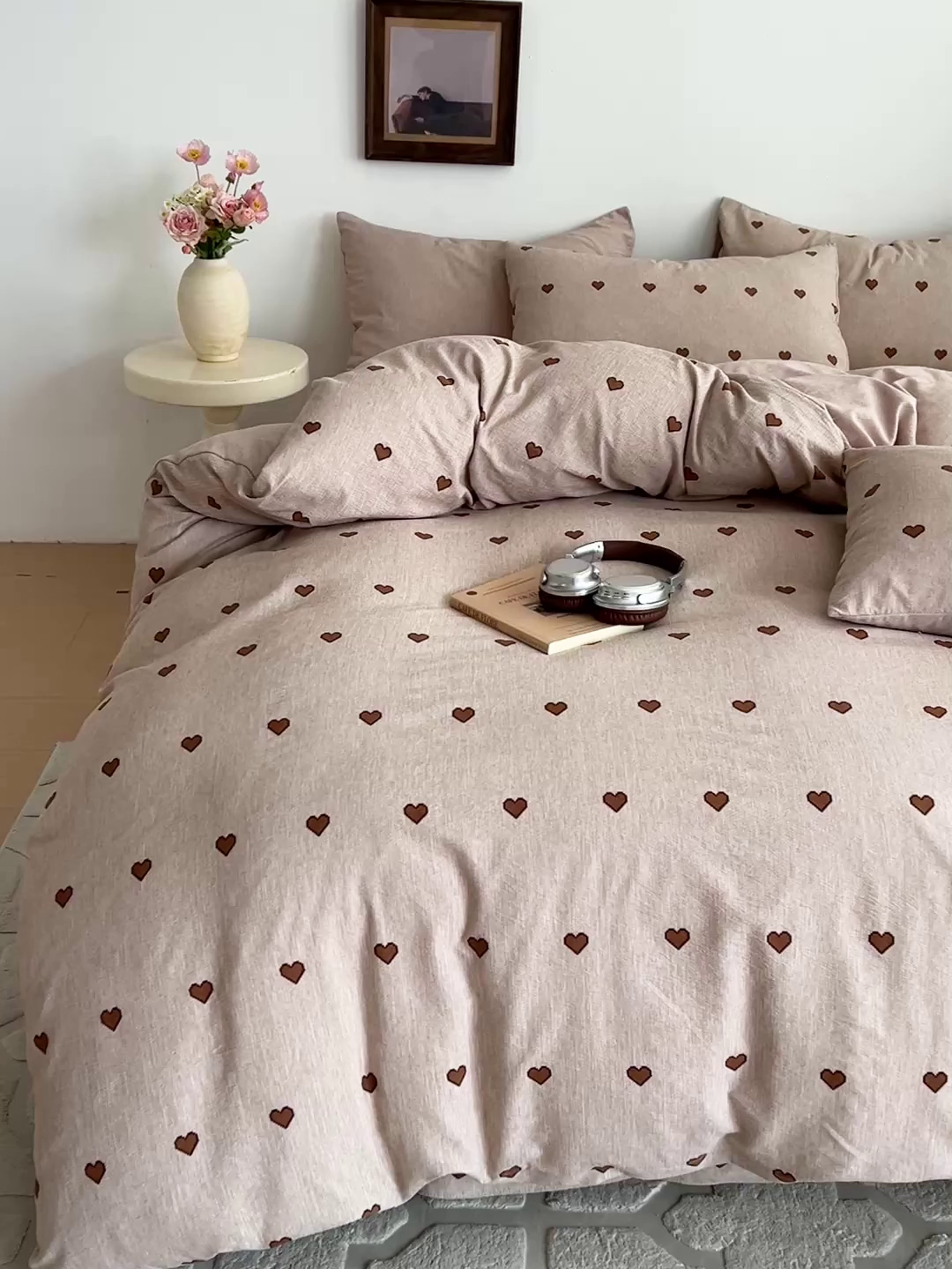 91家纺网 家纺一手货源 找家纺 弗苓家纺 2026春季新款高克重加厚色织提花四件套 爱心咖