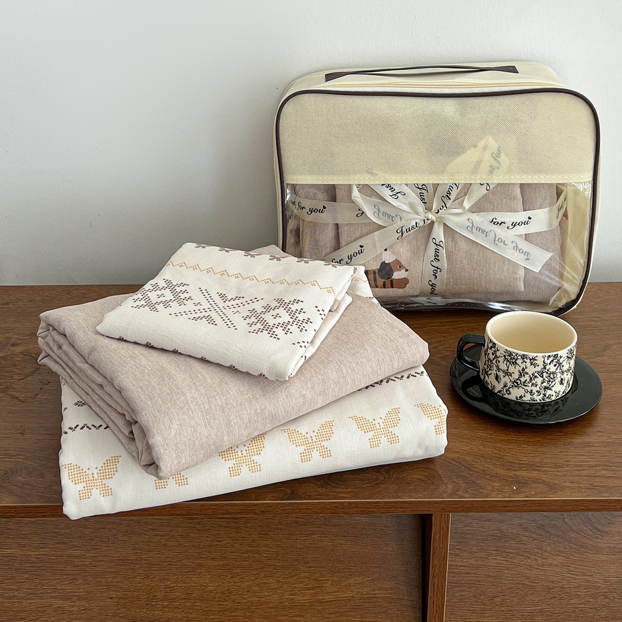 91家纺网 家纺一手货源 找家纺 弗苓家纺 2026春季新款高克重加厚色织提花四件套 北欧风情