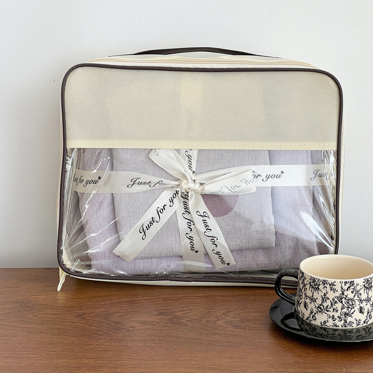 91家纺网 家纺一手货源 找家纺 弗苓家纺 2026春季新款高克重加厚色织提花四件套 波尔紫