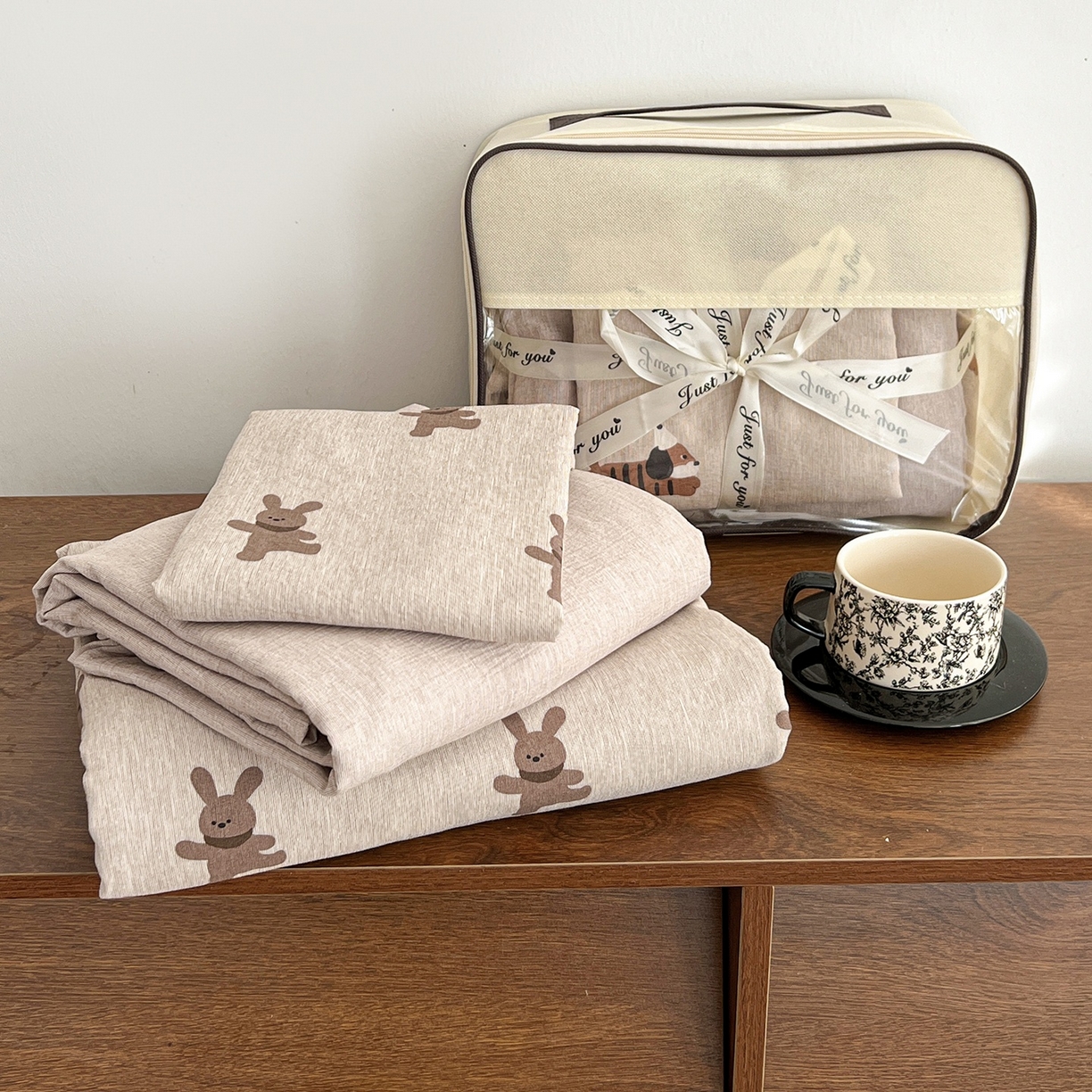 91家纺网 家纺一手货源 找家纺 弗苓家纺 2026春季新款高克重加厚色织提花四件套 布偶熊