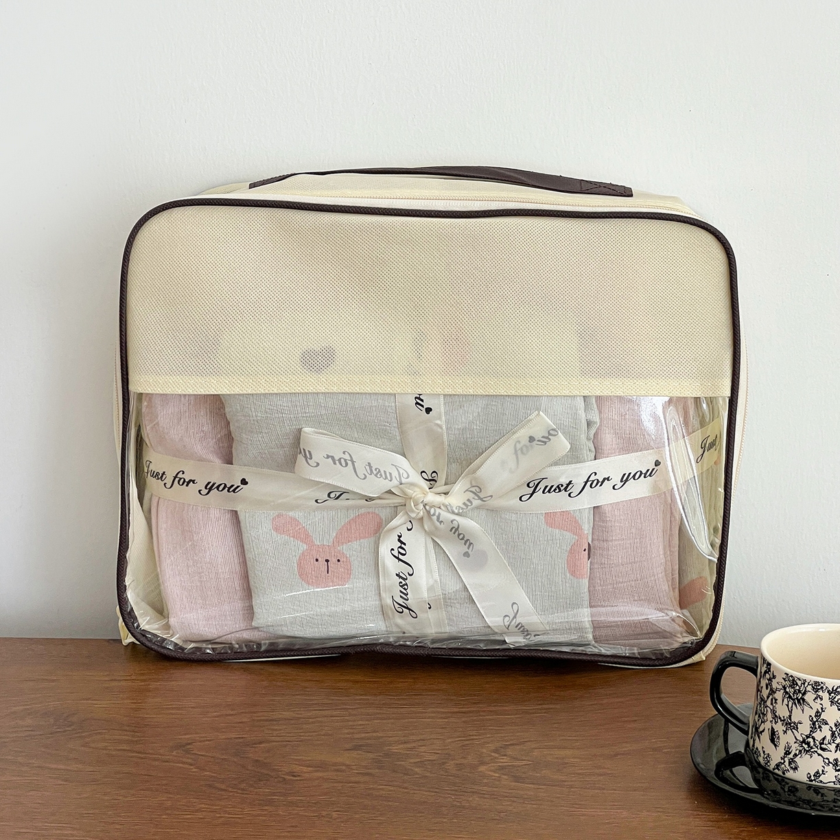 91家纺网 家纺一手货源 找家纺 弗苓家纺 2026春季新款高克重加厚色织提花四件套 红棕小兔