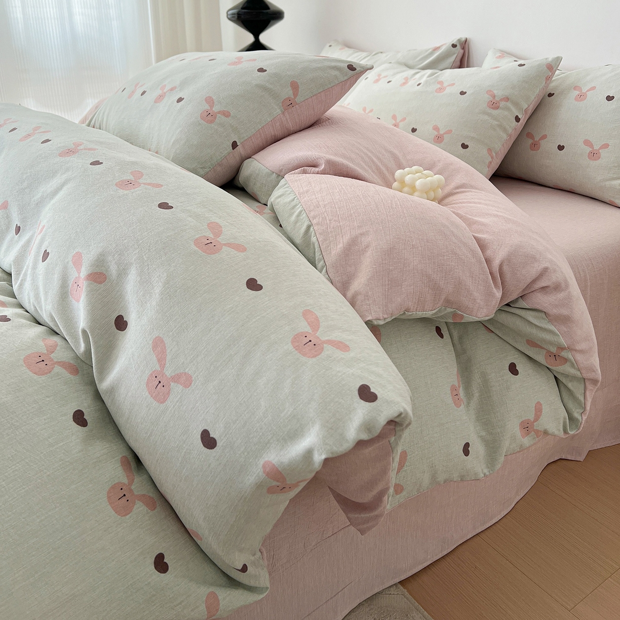 91家纺网 家纺一手货源 找家纺 弗苓家纺 2026春季新款高克重加厚色织提花四件套 红棕小兔