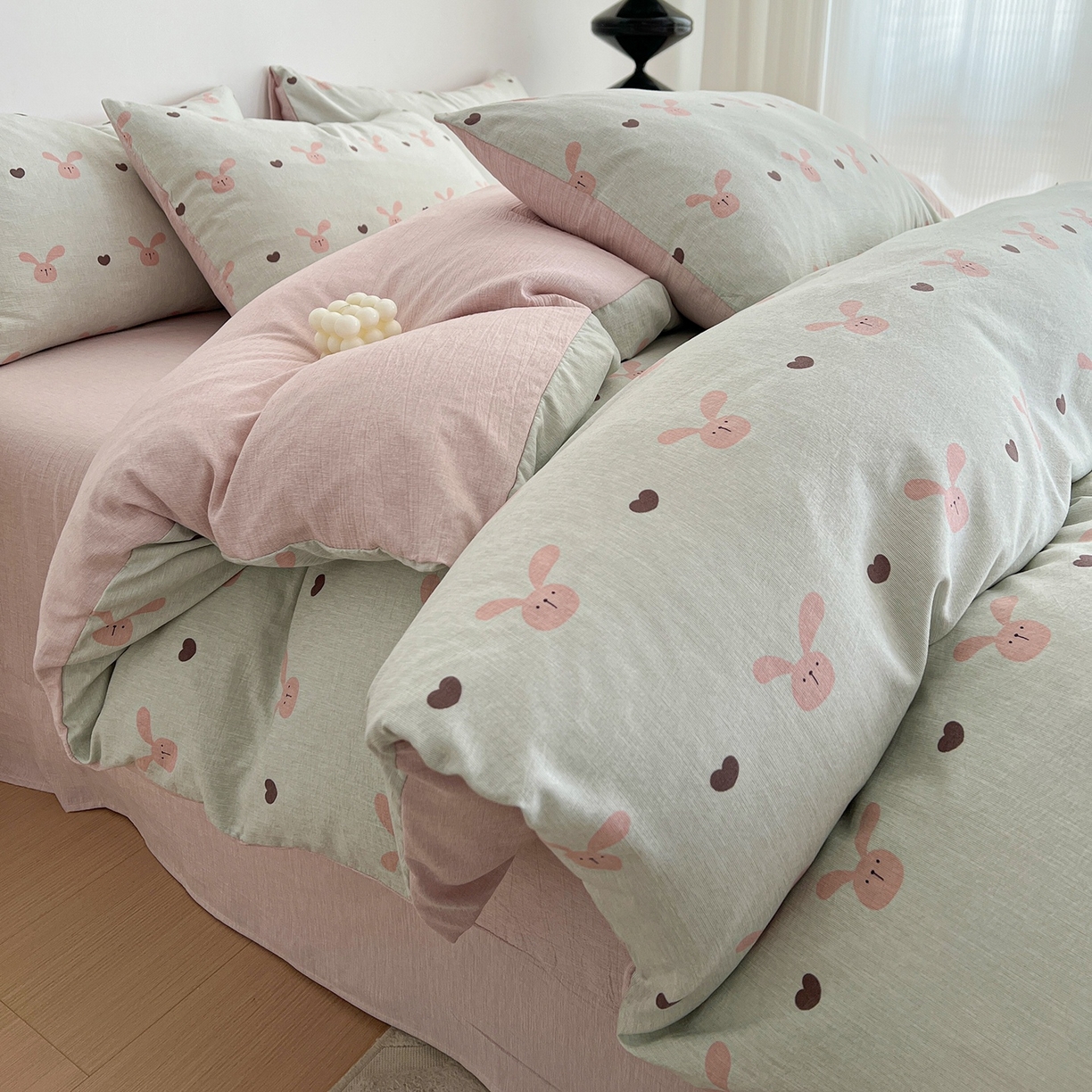 91家纺网 家纺一手货源 找家纺 弗苓家纺 2026春季新款高克重加厚色织提花四件套 红棕小兔