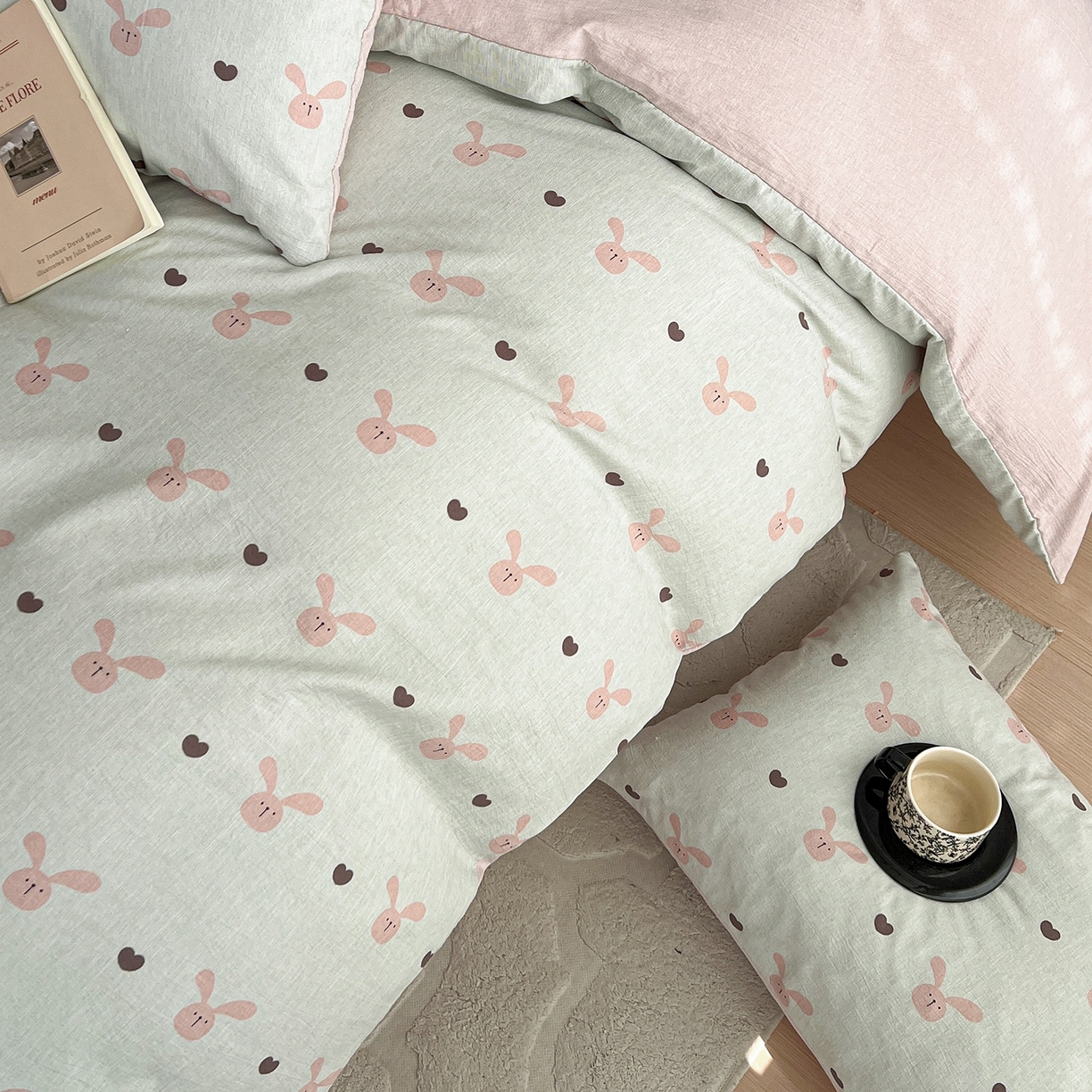 91家纺网 家纺一手货源 找家纺 弗苓家纺 2026春季新款高克重加厚色织提花四件套 红棕小兔