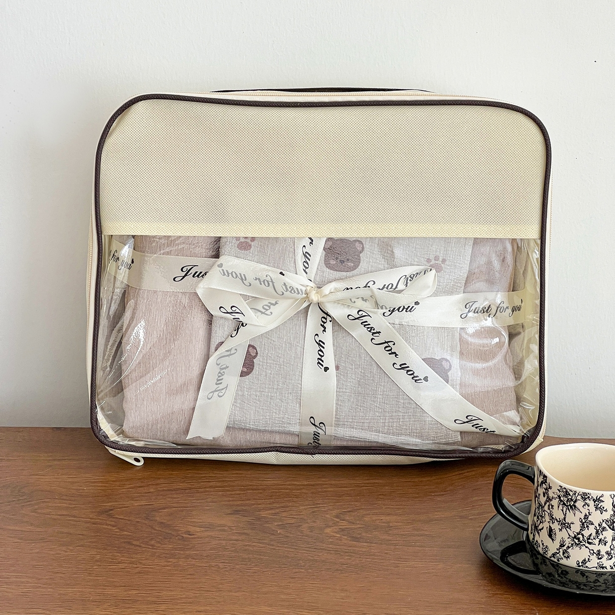 91家纺网 家纺一手货源 找家纺 弗苓家纺 2026春季新款高克重加厚色织提花四件套 咖啡小熊