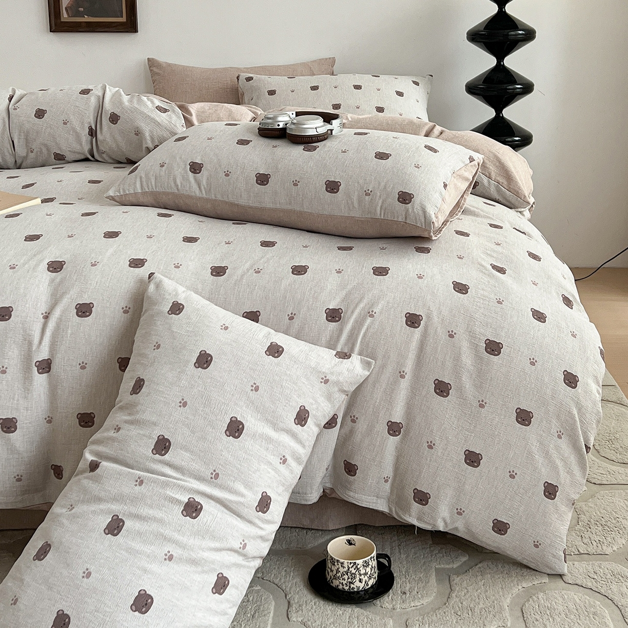 91家纺网 家纺一手货源 找家纺 弗苓家纺 2026春季新款高克重加厚色织提花四件套 咖啡小熊