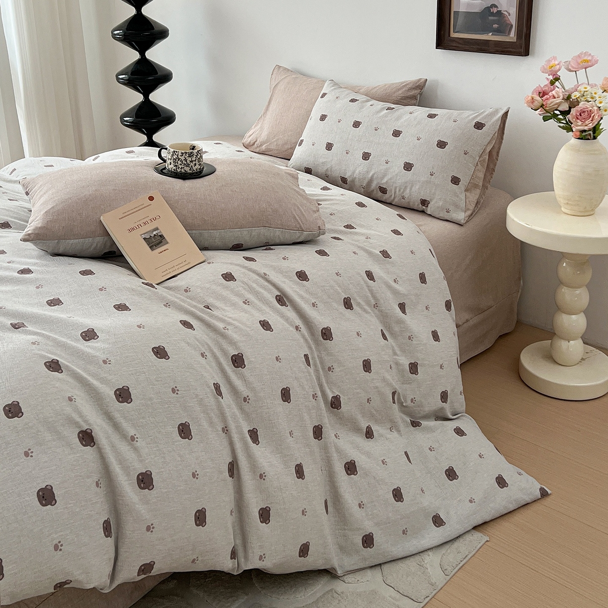 91家纺网 家纺一手货源 找家纺 弗苓家纺 2026春季新款高克重加厚色织提花四件套 咖啡小熊