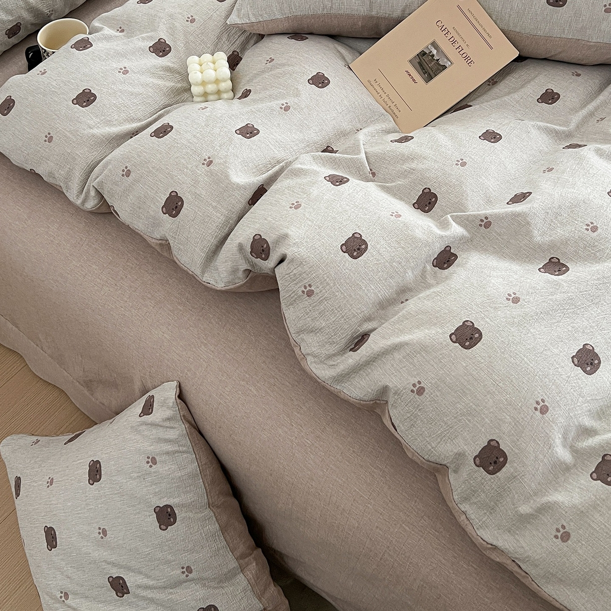 91家纺网 家纺一手货源 找家纺 弗苓家纺 2026春季新款高克重加厚色织提花四件套 咖啡小熊