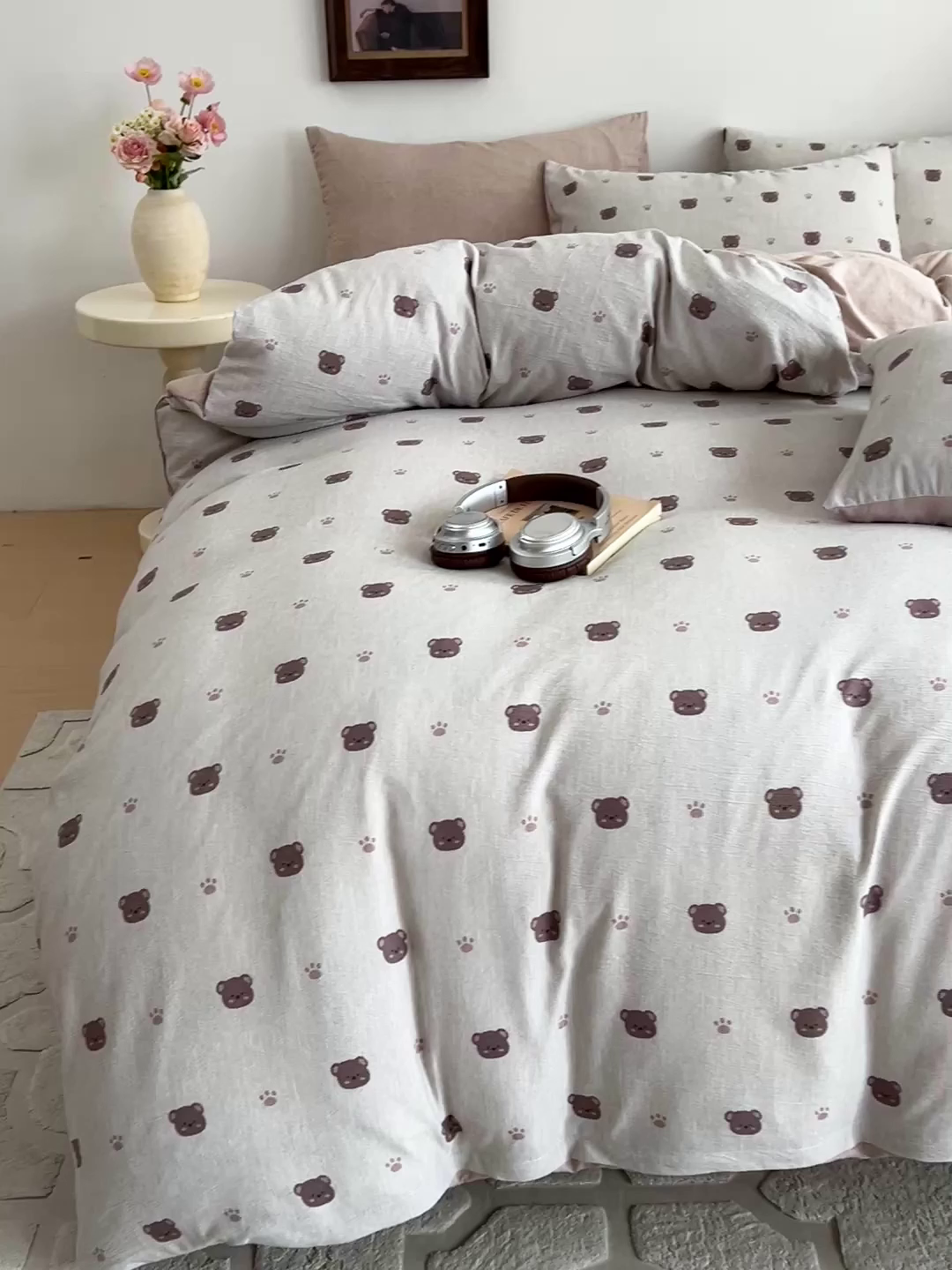 91家纺网 家纺一手货源 找家纺 弗苓家纺 2026春季新款高克重加厚色织提花四件套 咖啡小熊