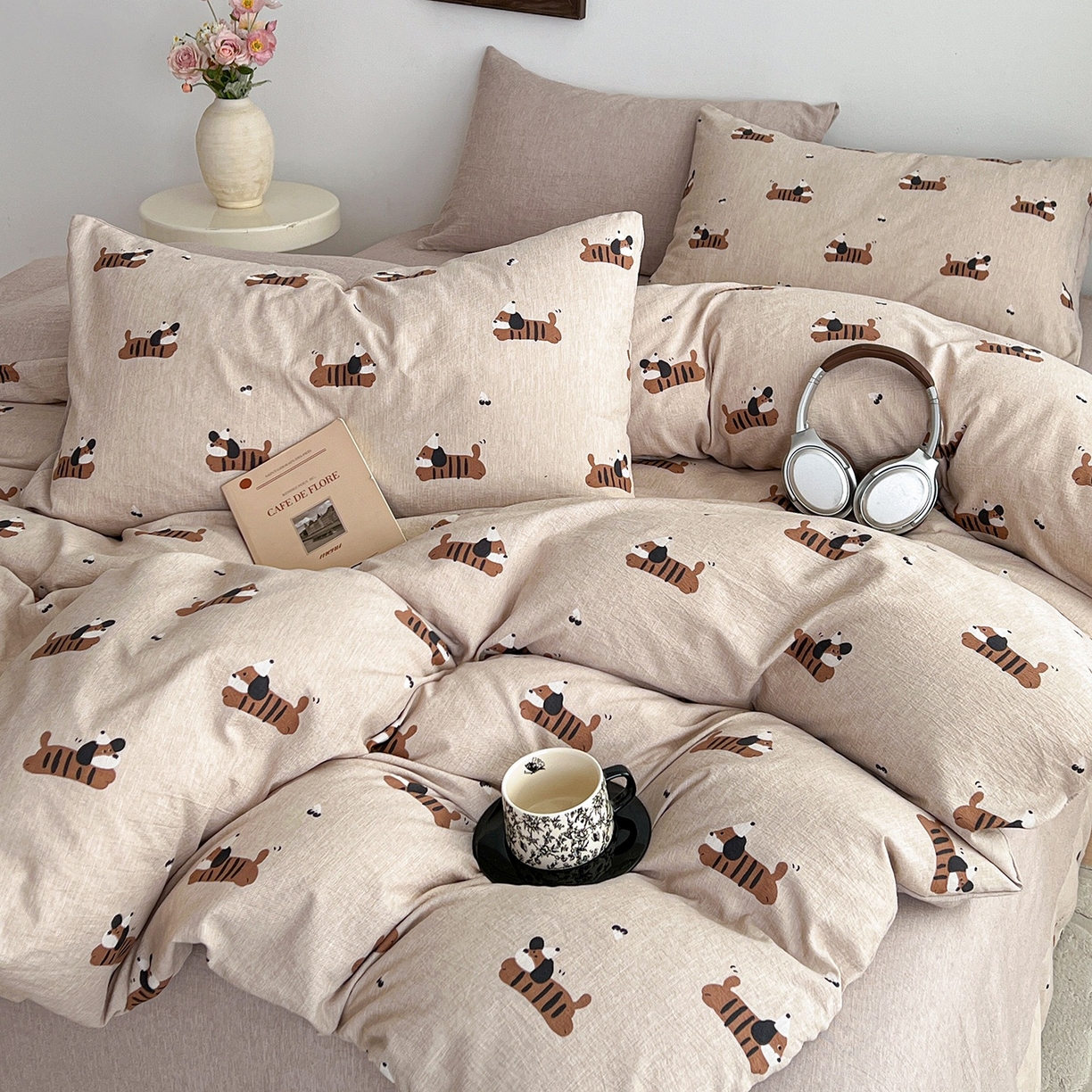 91家纺网 家纺一手货源 找家纺 弗苓家纺 2026春季新款高克重加厚色织提花四件套 腊肠狗