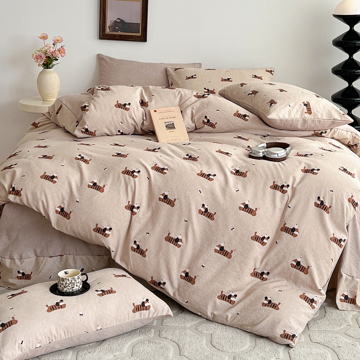 91家纺网 家纺一手货源 找家纺 弗苓家纺 2026春季新款高克重加厚色织提花四件套 腊肠狗