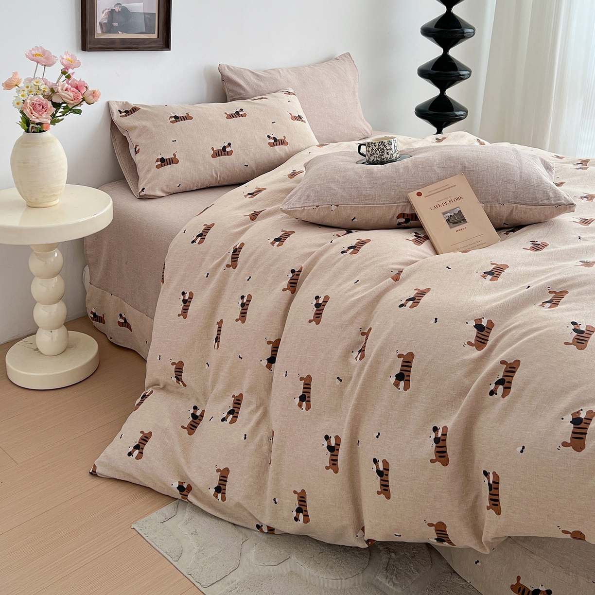 91家纺网 家纺一手货源 找家纺 弗苓家纺 2026春季新款高克重加厚色织提花四件套 腊肠狗