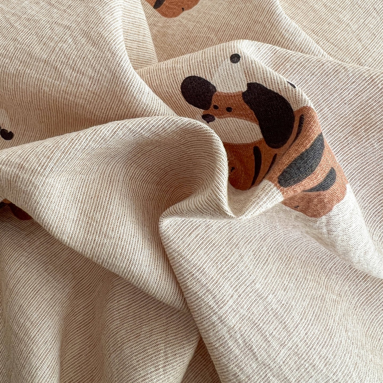 91家纺网 家纺一手货源 找家纺 弗苓家纺 2026春季新款高克重加厚色织提花四件套 腊肠狗