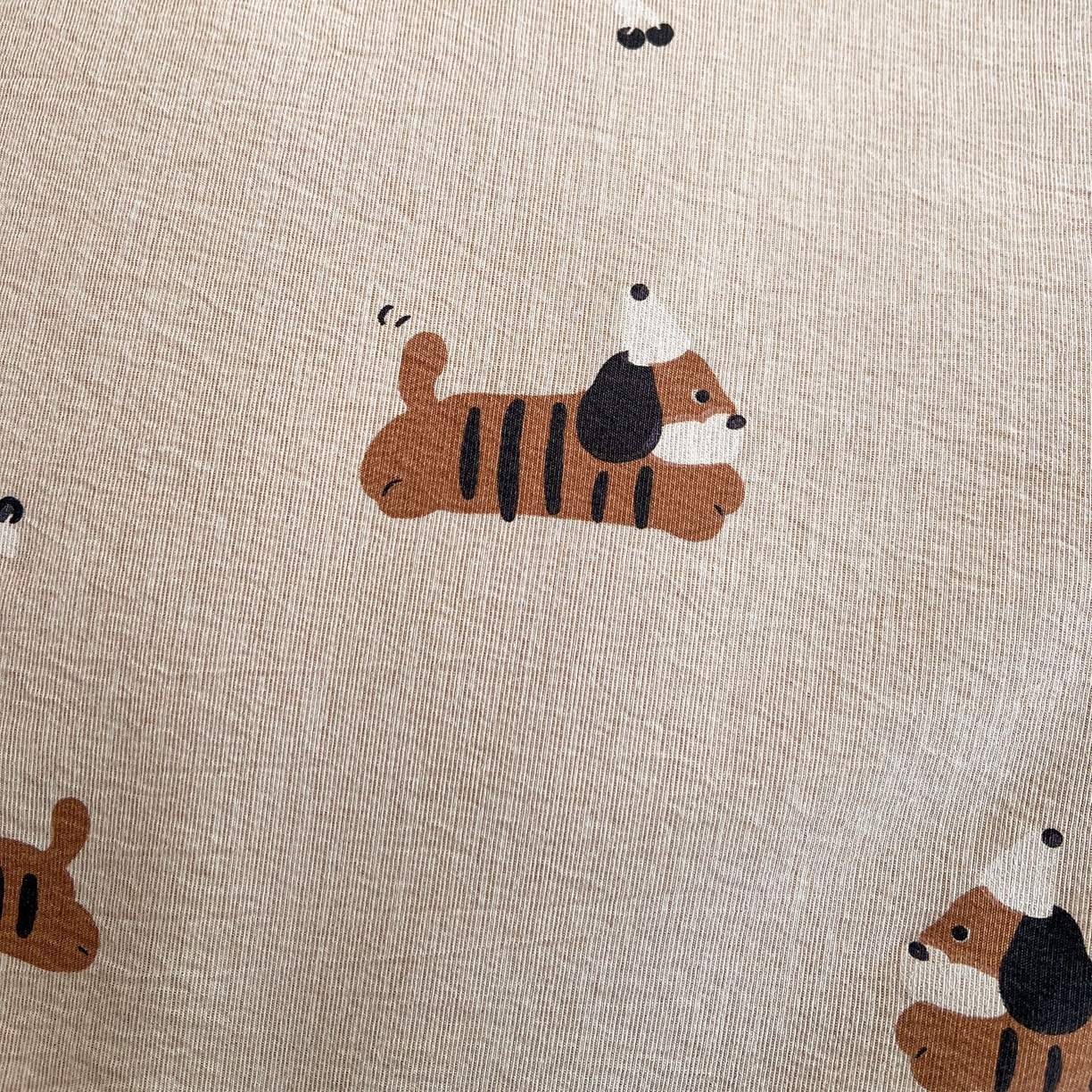 91家纺网 家纺一手货源 找家纺 弗苓家纺 2026春季新款高克重加厚色织提花四件套 腊肠狗