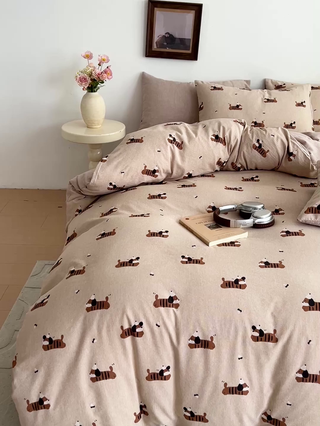 91家纺网 家纺一手货源 找家纺 弗苓家纺 2026春季新款高克重加厚色织提花四件套 腊肠狗