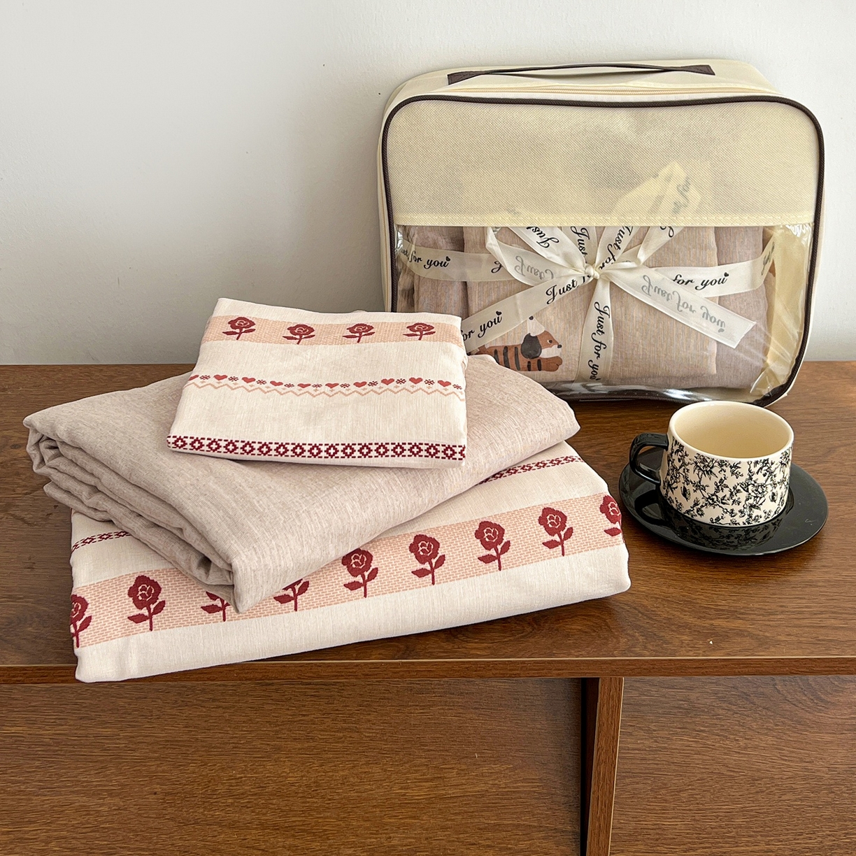 91家纺网 家纺一手货源 找家纺 弗苓家纺 2026春季新款高克重加厚色织提花四件套 玛奇朵