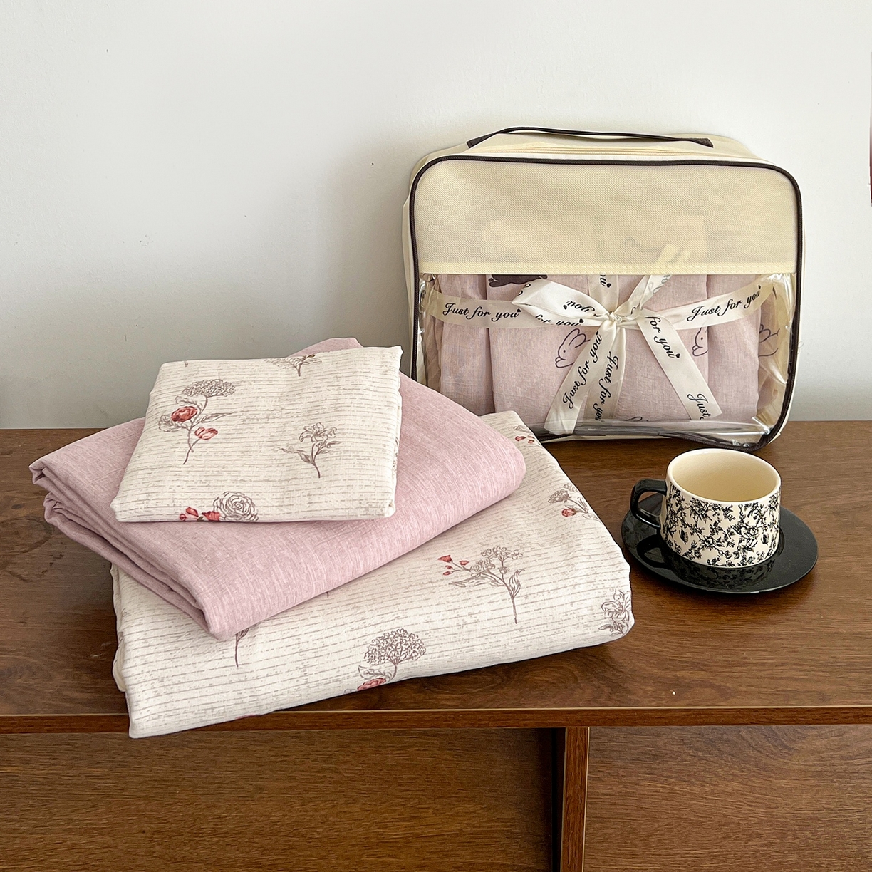 91家纺网 家纺一手货源 找家纺 弗苓家纺 2026春季新款高克重加厚色织提花四件套 美式玫瑰