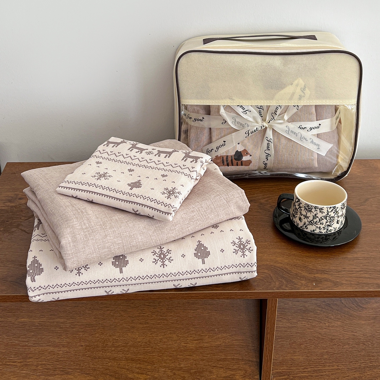 91家纺网 家纺一手货源 找家纺 弗苓家纺 2026春季新款高克重加厚色织提花四件套 麋鹿