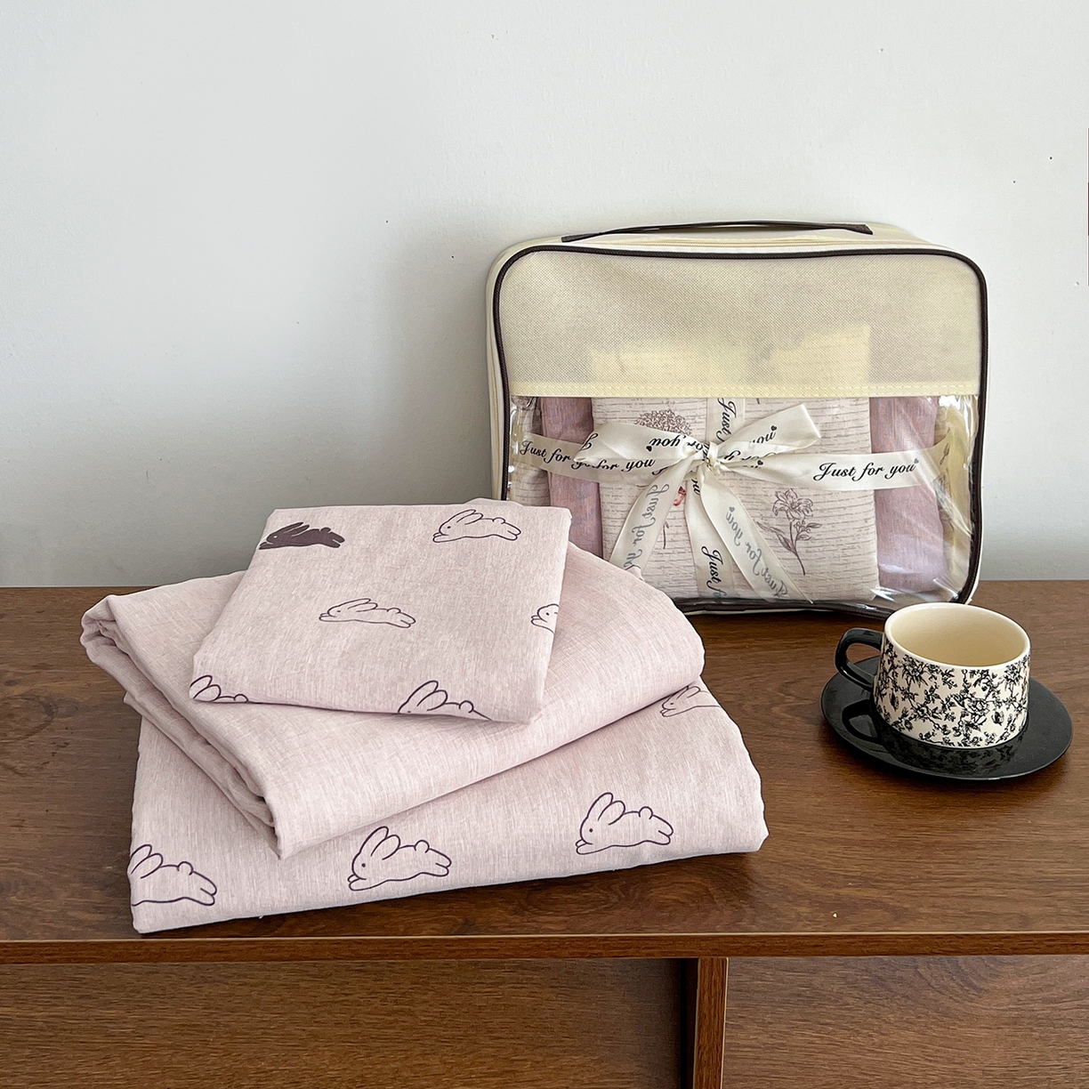 91家纺网 家纺一手货源 找家纺 弗苓家纺 2026春季新款高克重加厚色织提花四件套 米菲兔