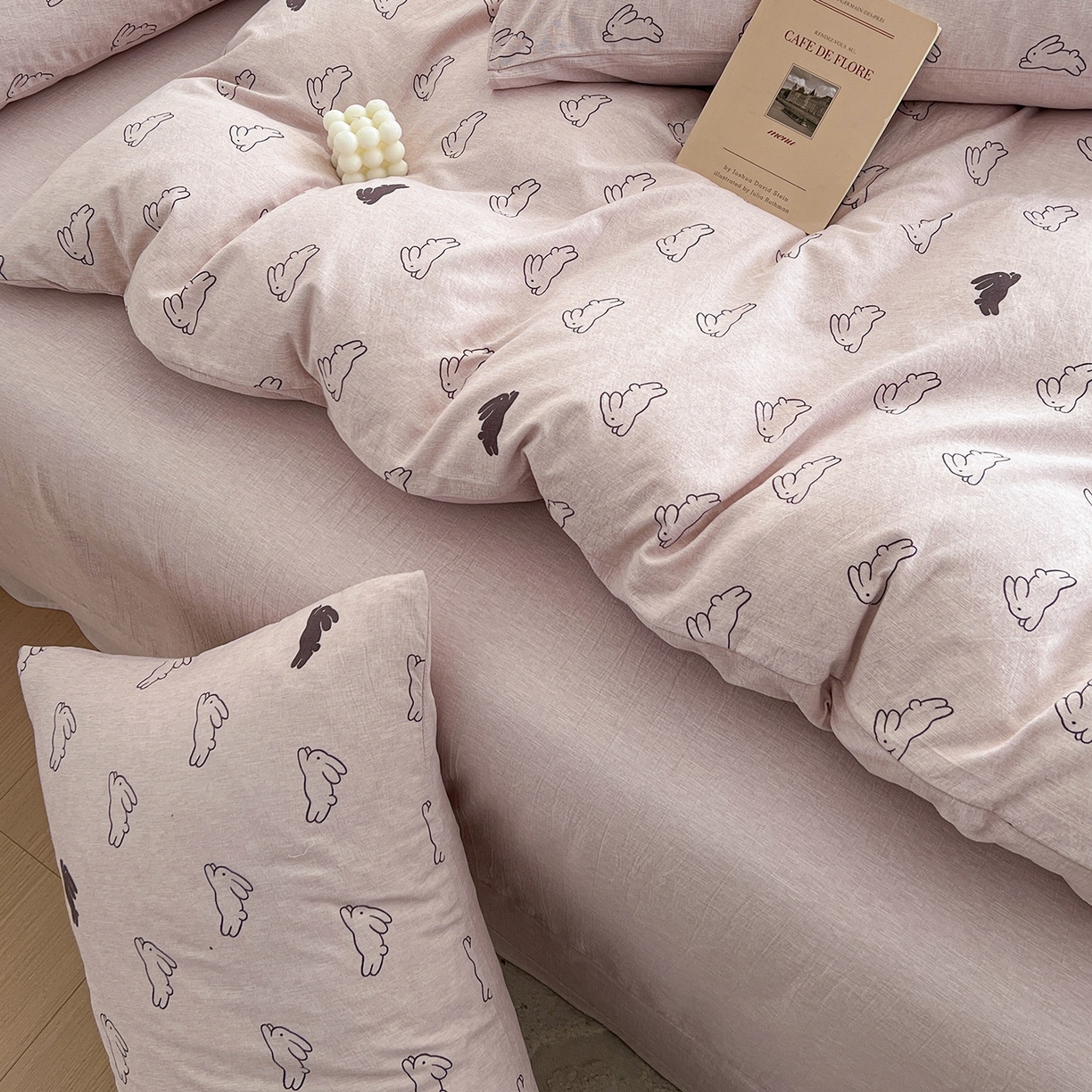 91家纺网 家纺一手货源 找家纺 弗苓家纺 2026春季新款高克重加厚色织提花四件套 米菲兔