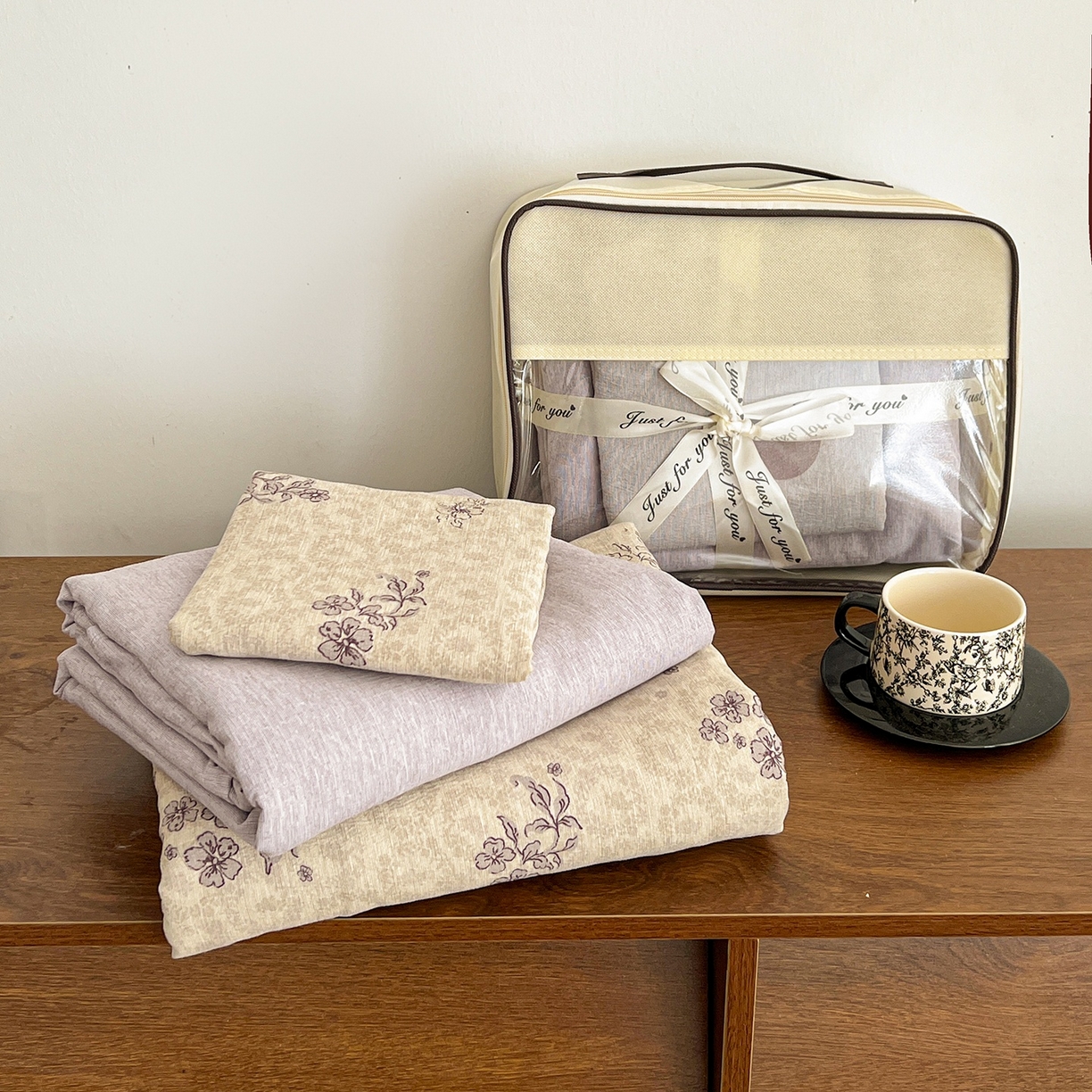 91家纺网 家纺一手货源 找家纺 弗苓家纺 2026春季新款高克重加厚色织提花四件套 蔷薇