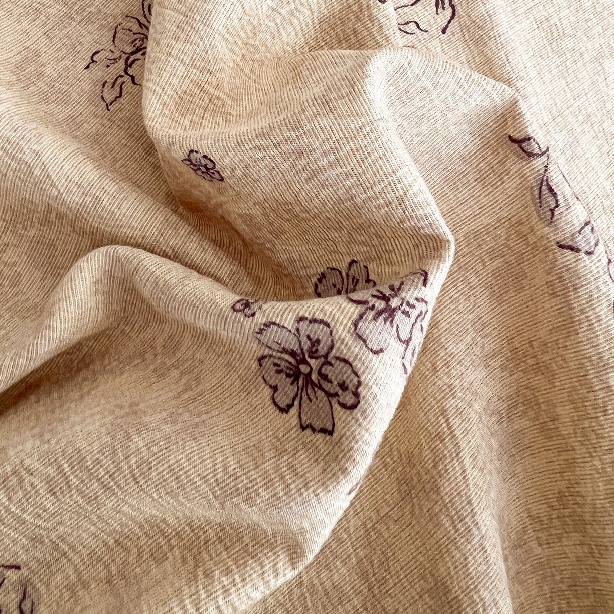 91家纺网 家纺一手货源 找家纺 弗苓家纺 2026春季新款高克重加厚色织提花四件套 蔷薇