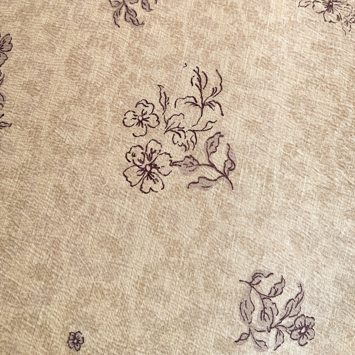 91家纺网 家纺一手货源 找家纺 弗苓家纺 2026春季新款高克重加厚色织提花四件套 蔷薇