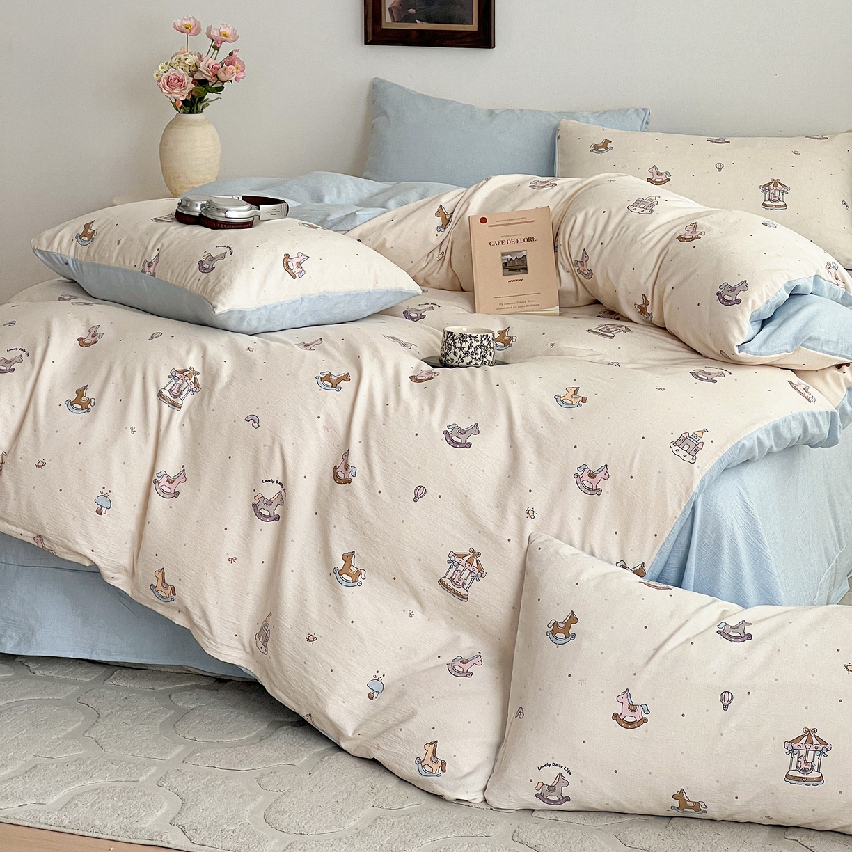 91家纺网 家纺一手货源 找家纺 弗苓家纺 2026春季新款高克重加厚色织提花四件套 童心小木马