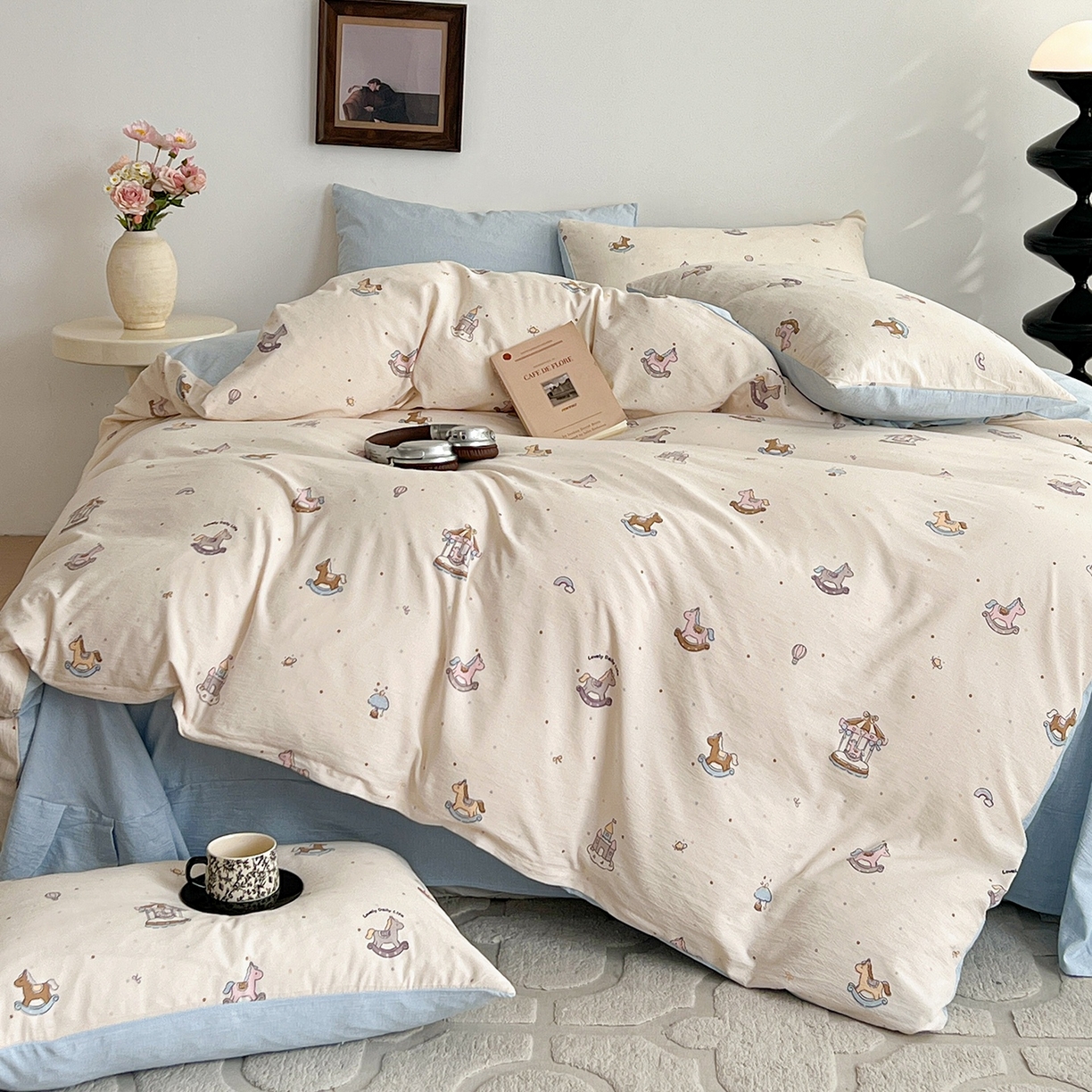 91家纺网 家纺一手货源 找家纺 弗苓家纺 2026春季新款高克重加厚色织提花四件套 童心小木马