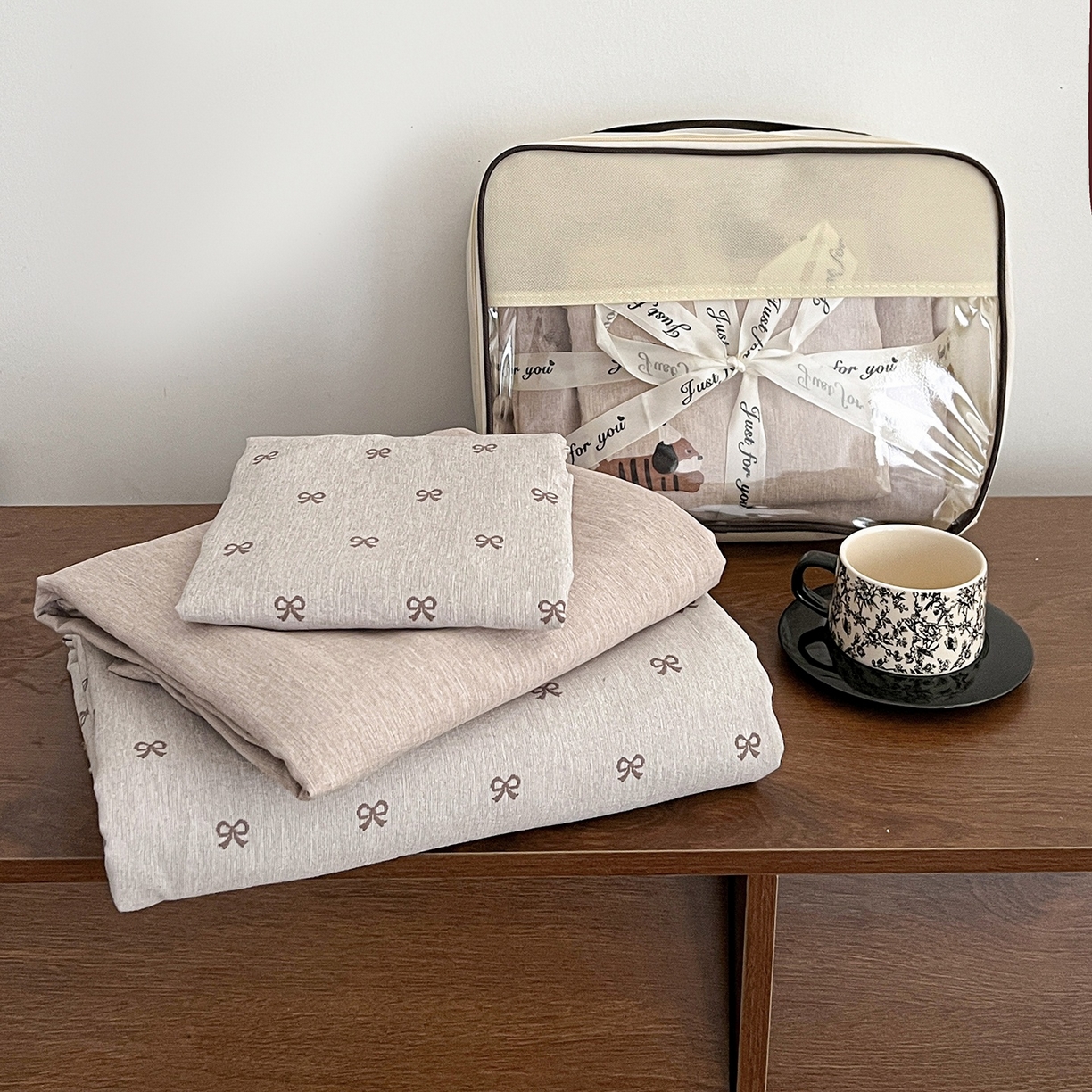 91家纺网 家纺一手货源 找家纺 弗苓家纺 2026春季新款高克重加厚色织提花四件套 幸运小马