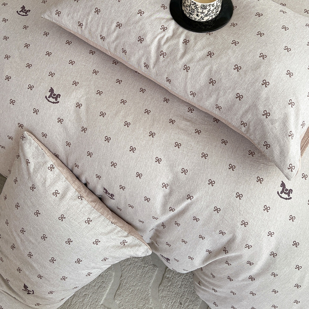 91家纺网 家纺一手货源 找家纺 弗苓家纺 2026春季新款高克重加厚色织提花四件套 幸运小马