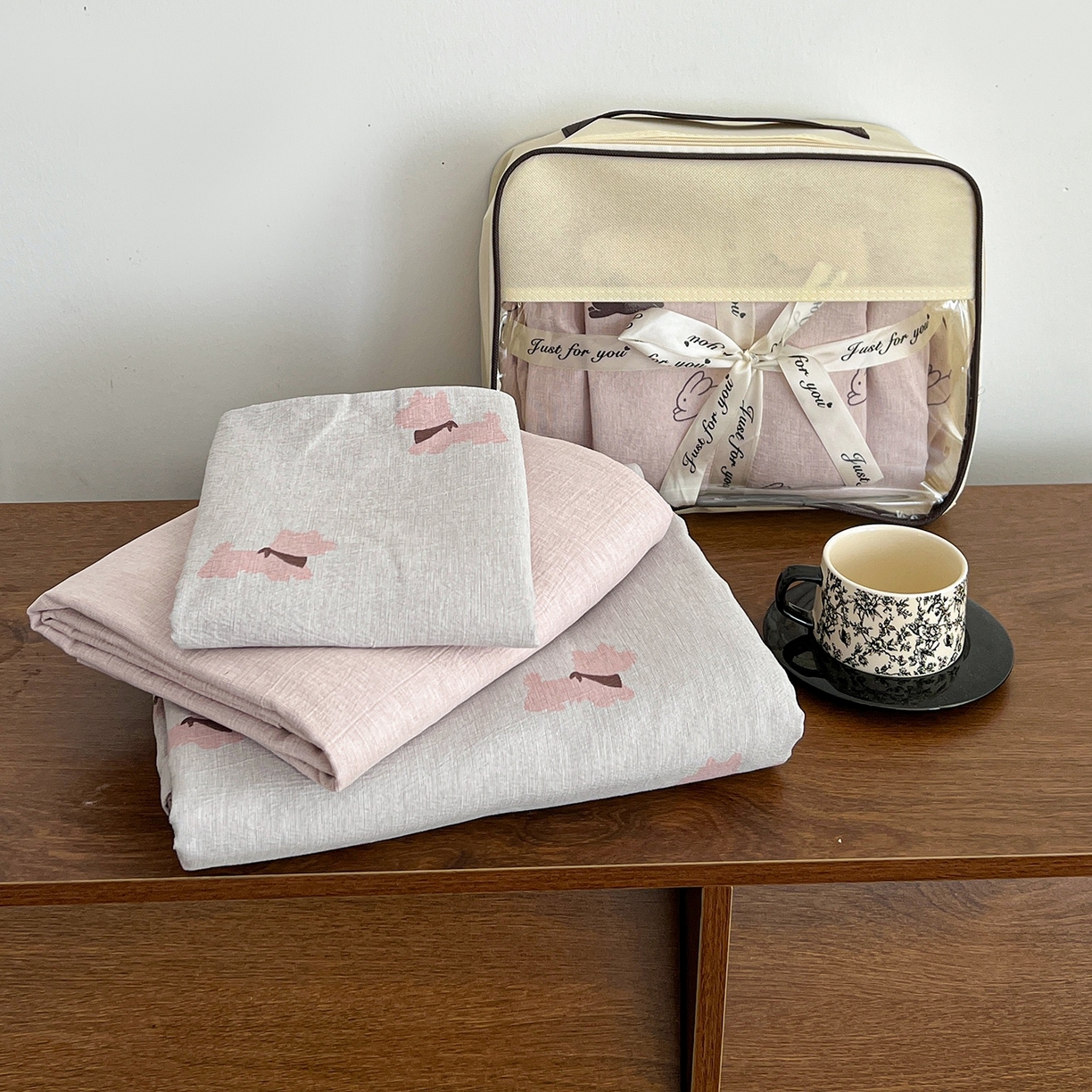 91家纺网 家纺一手货源 找家纺 弗苓家纺 2026春季新款高克重加厚色织提花四件套 雪纳瑞