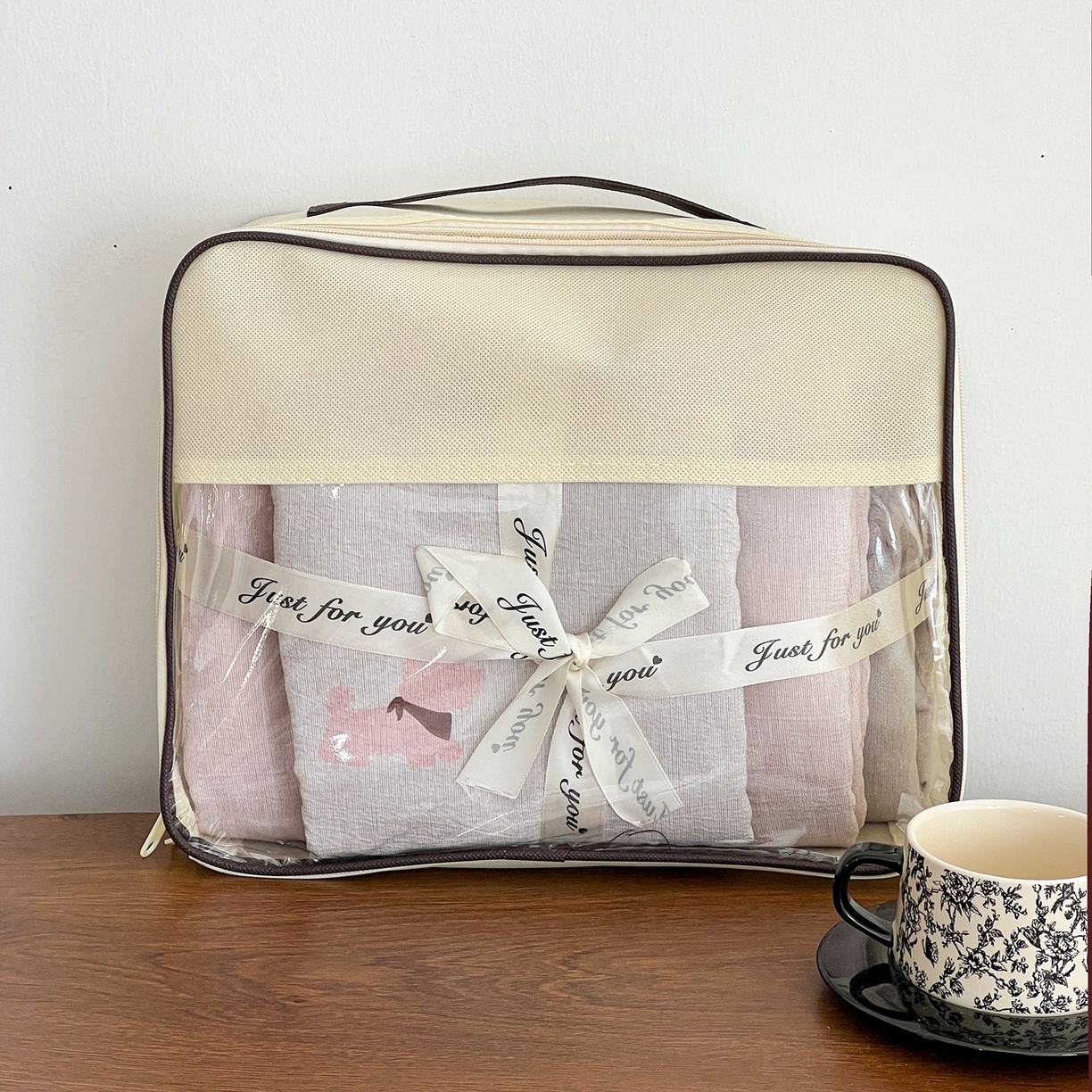 91家纺网 家纺一手货源 找家纺 弗苓家纺 2026春季新款高克重加厚色织提花四件套 雪纳瑞