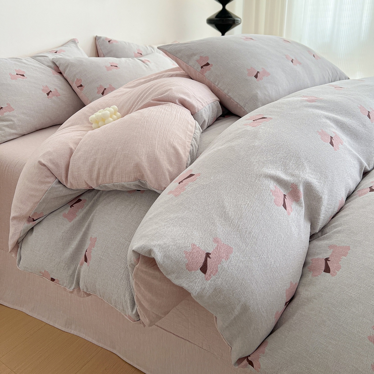 91家纺网 家纺一手货源 找家纺 弗苓家纺 2026春季新款高克重加厚色织提花四件套 雪纳瑞