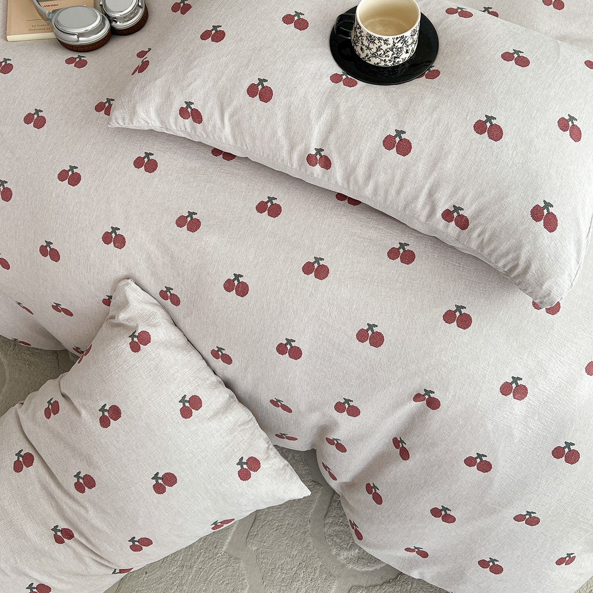 91家纺网 家纺一手货源 找家纺 弗苓家纺 2026春季新款高克重加厚色织提花四件套 樱桃布蕾