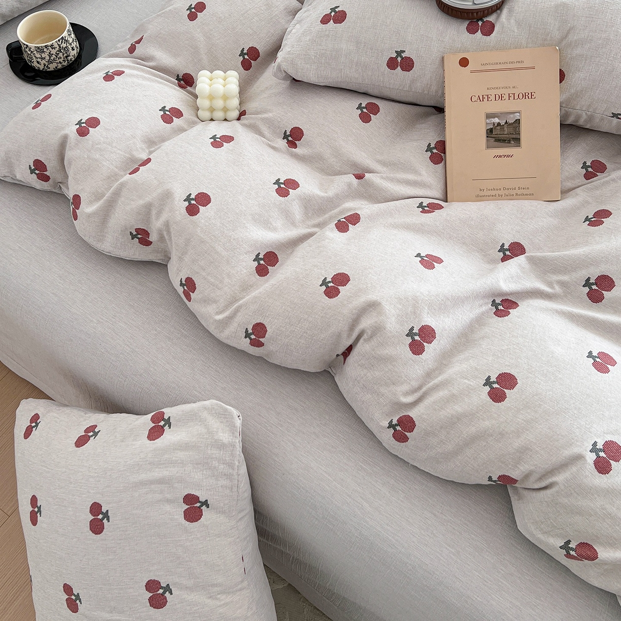 91家纺网 家纺一手货源 找家纺 弗苓家纺 2026春季新款高克重加厚色织提花四件套 樱桃布蕾