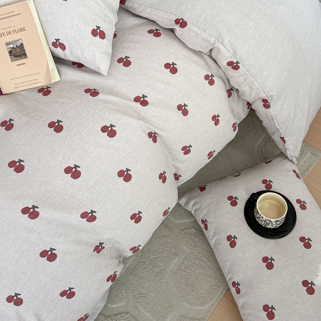 91家纺网 家纺一手货源 找家纺 弗苓家纺 2026春季新款高克重加厚色织提花四件套 樱桃布蕾