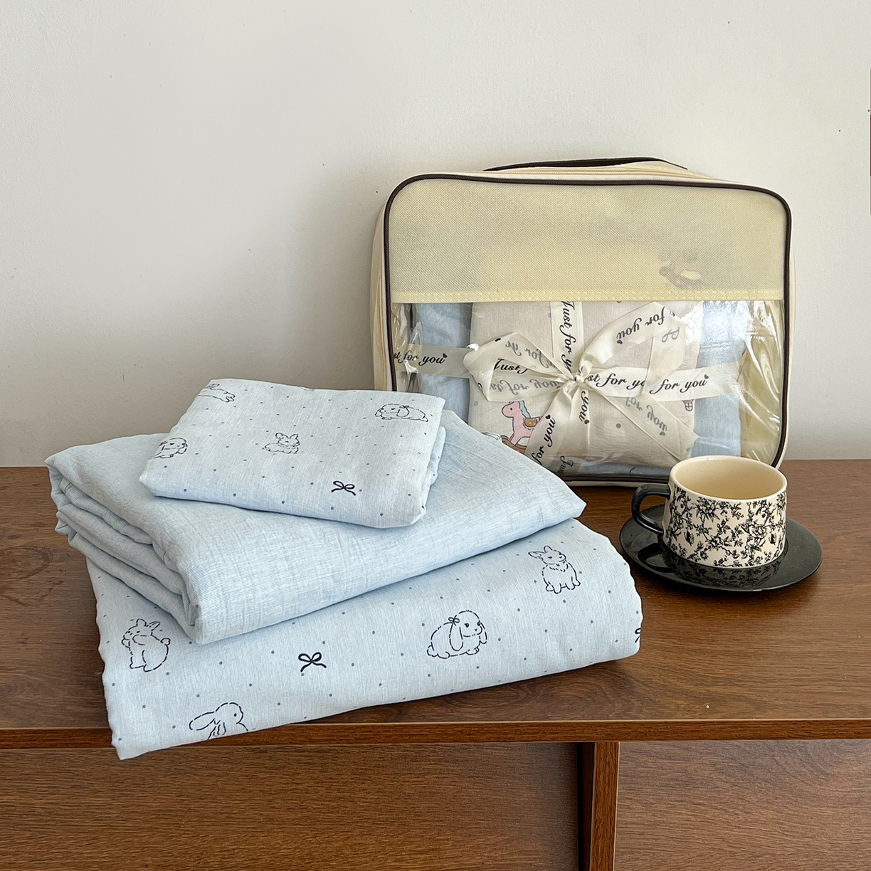 91家纺网 家纺一手货源 找家纺 弗苓家纺 2026春季新款高克重加厚色织提花四件套 月兔