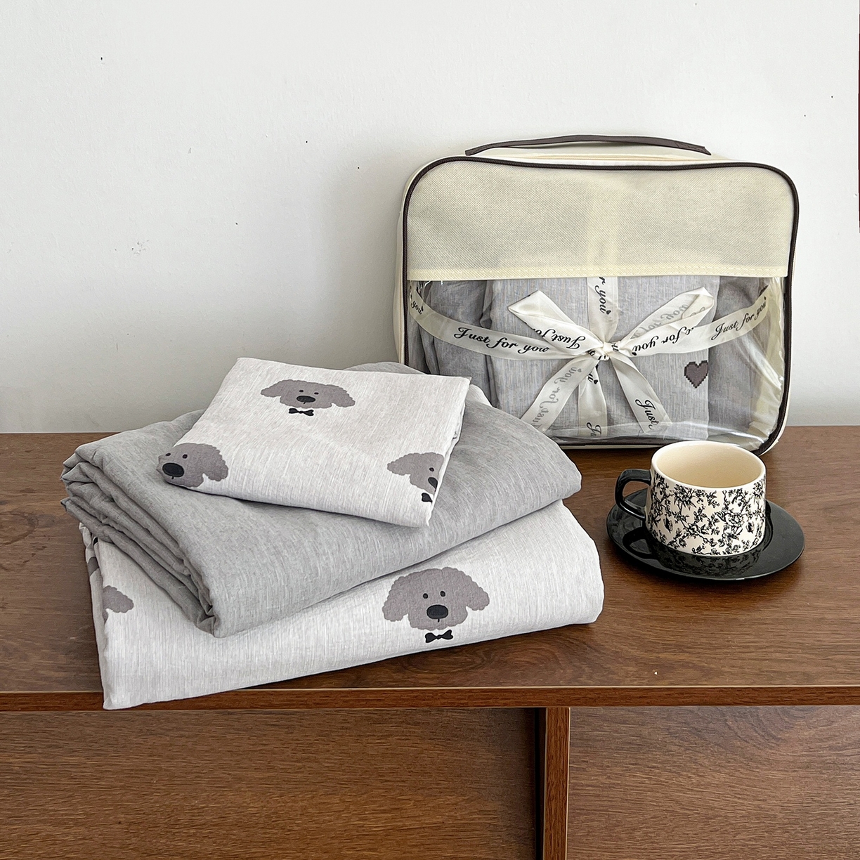 91家纺网 家纺一手货源 找家纺 弗苓家纺 2026春季新款高克重加厚色织提花四件套 云朵狗