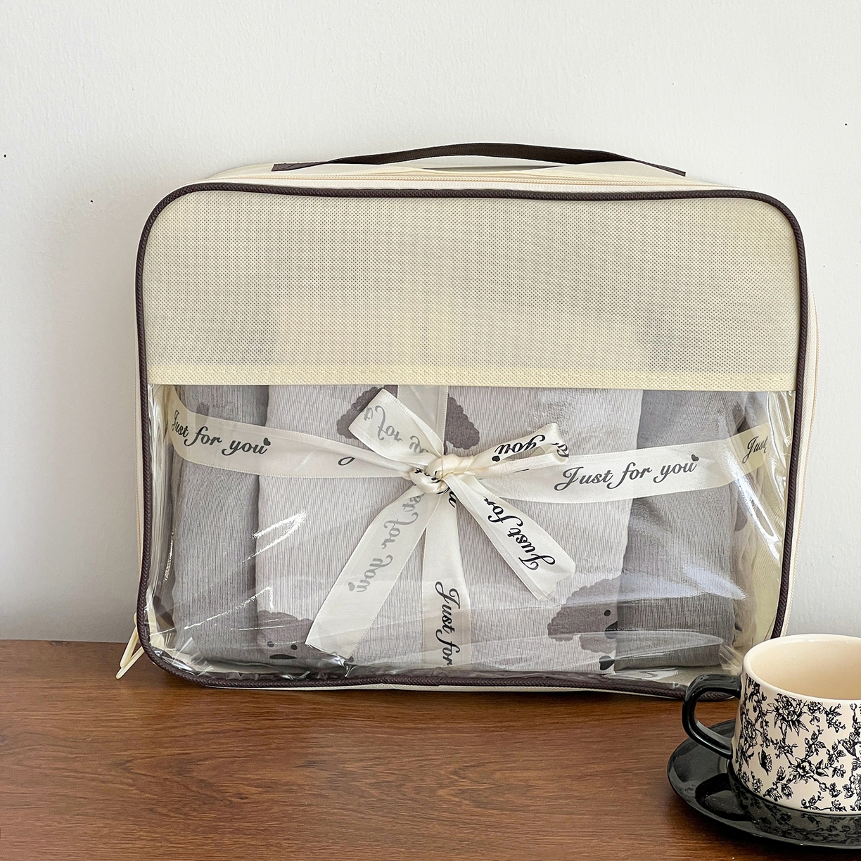 91家纺网 家纺一手货源 找家纺 弗苓家纺 2026春季新款高克重加厚色织提花四件套 云朵狗