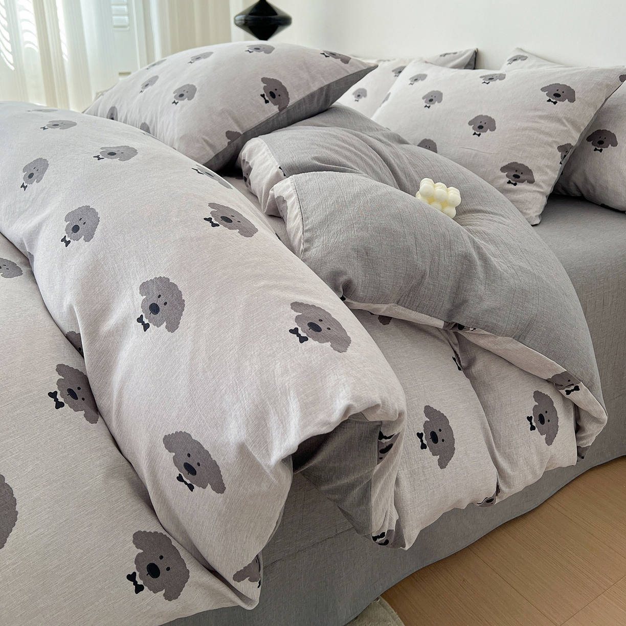 91家纺网 家纺一手货源 找家纺 弗苓家纺 2026春季新款高克重加厚色织提花四件套 云朵狗