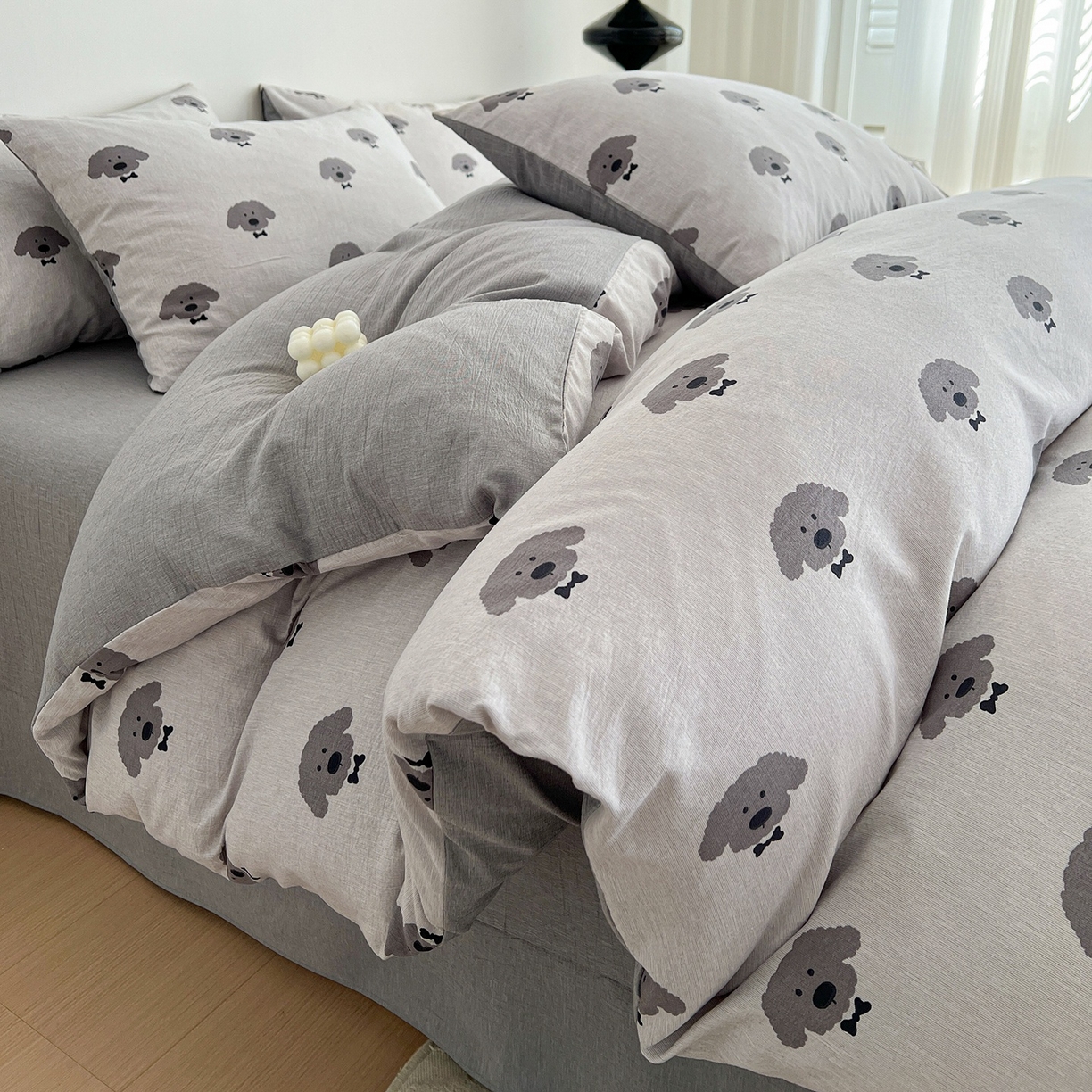 91家纺网 家纺一手货源 找家纺 弗苓家纺 2026春季新款高克重加厚色织提花四件套 云朵狗