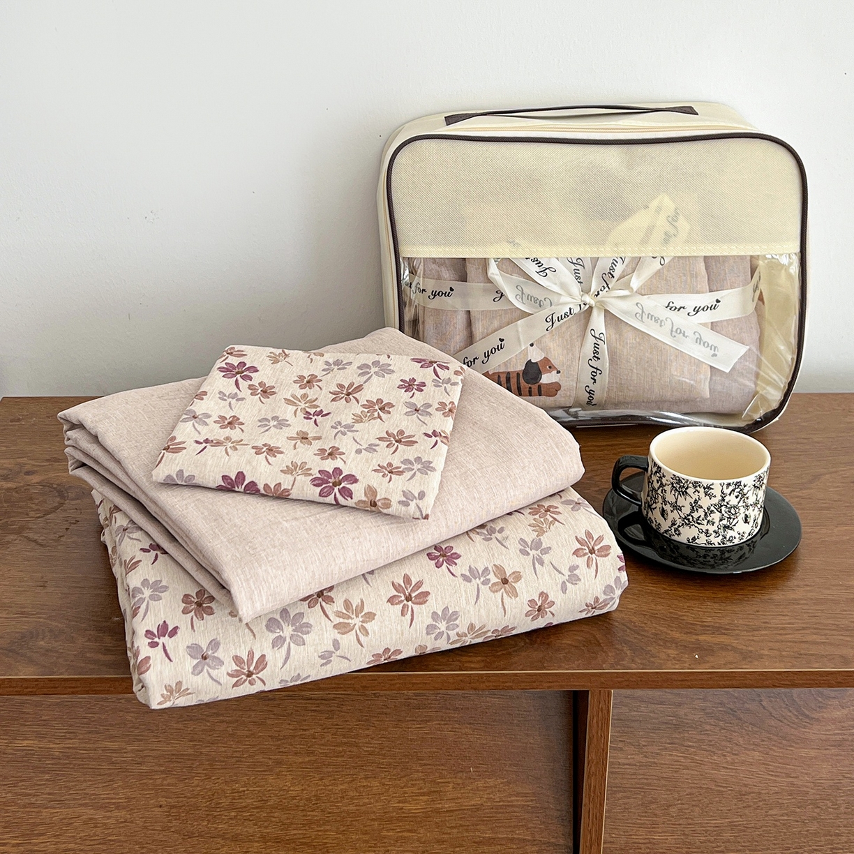 91家纺网 家纺一手货源 找家纺 弗苓家纺 2026春季新款高克重加厚色织提花四件套 云絮